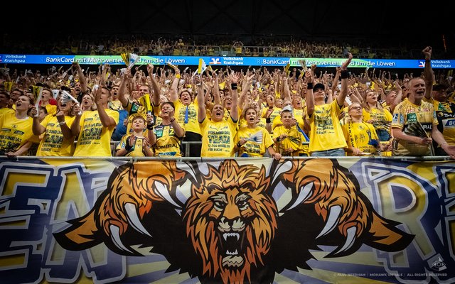 Eindrücke aus dem Spiel gegen Leipzig, das die Löwen mit 28:25 gewinnen konnten. Ein mehr als versöhnlicher Saisonabschluss für den Pokalsieger und Vizemeister.  | Foto: Paul Needham