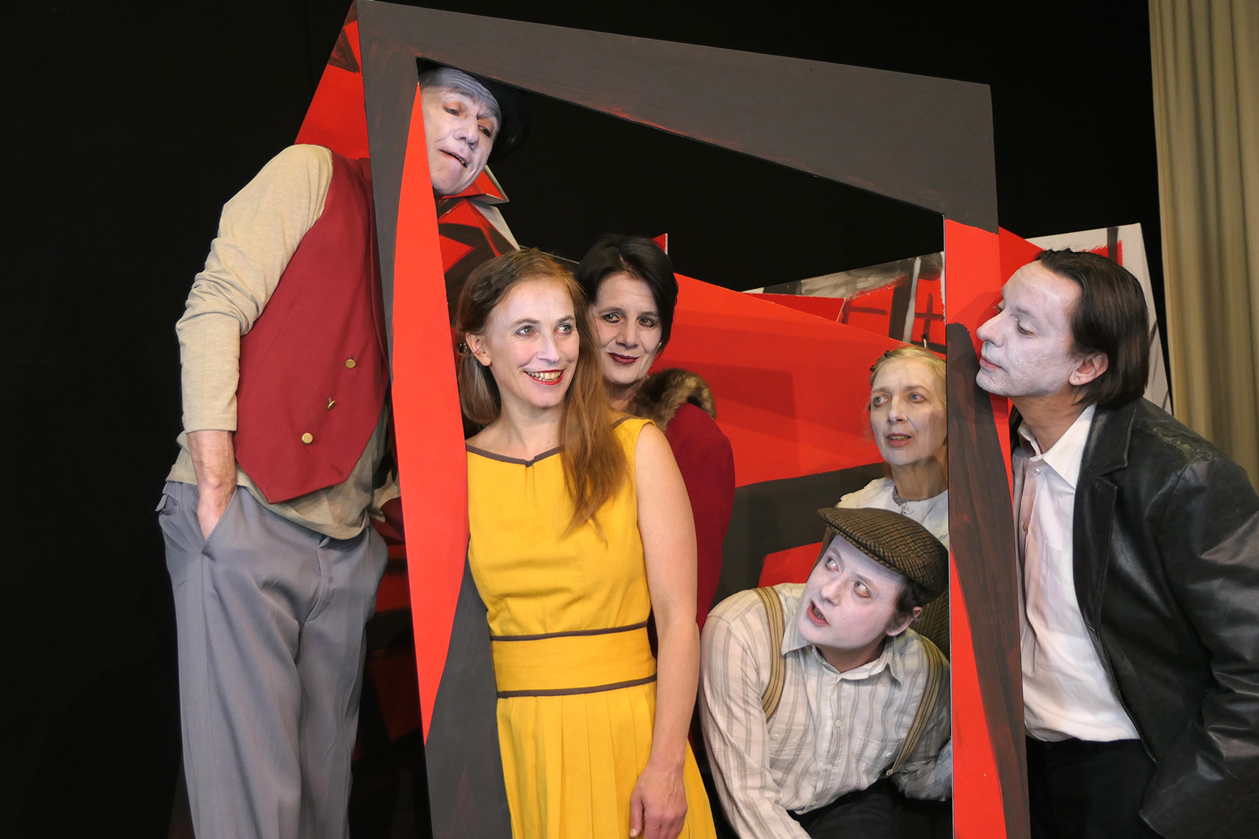 Das Chawwerusch Theater zeigt sein Stück „Kleine Frau – was nun?“ am Samstag, 25. August, „Open Air“ im Innenhof des Otto-Hahn-Gymnasiums. Foto: Dudenhöffer