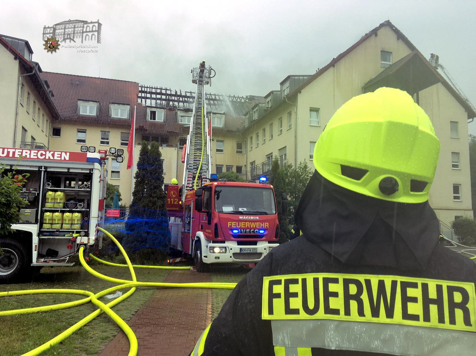 Weit über 200 Einsatzkräfte von Feuerwehr, Rettungsdiensten und Polizei waren im Einsatz.