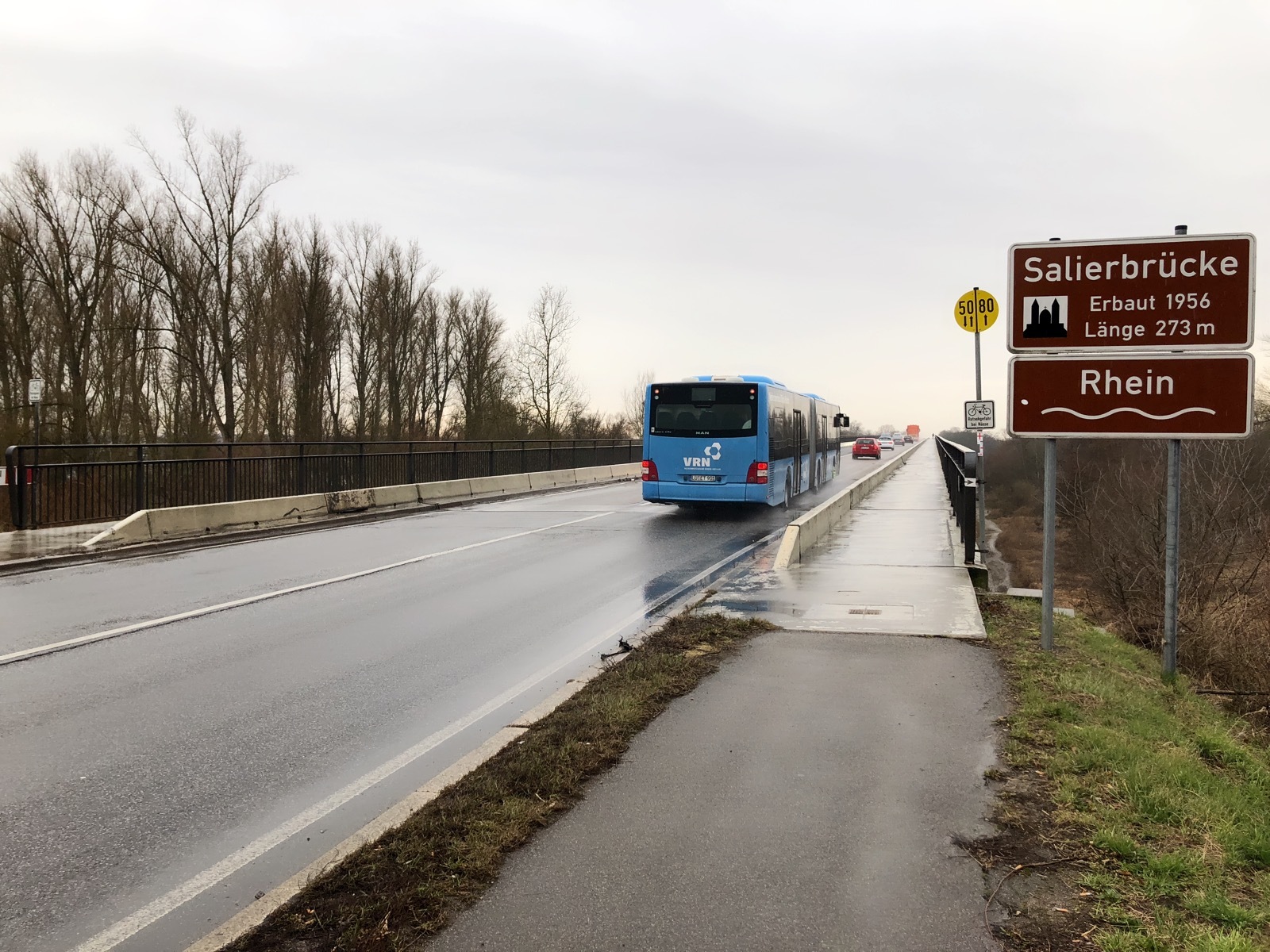 Heute Mittag lud Oberbürgermeister Eger den Speyerer Gesprächskreis zur Salierbrücke ein, um über die Ergebnisse der Sitzung in Altlußheim zu informieren.