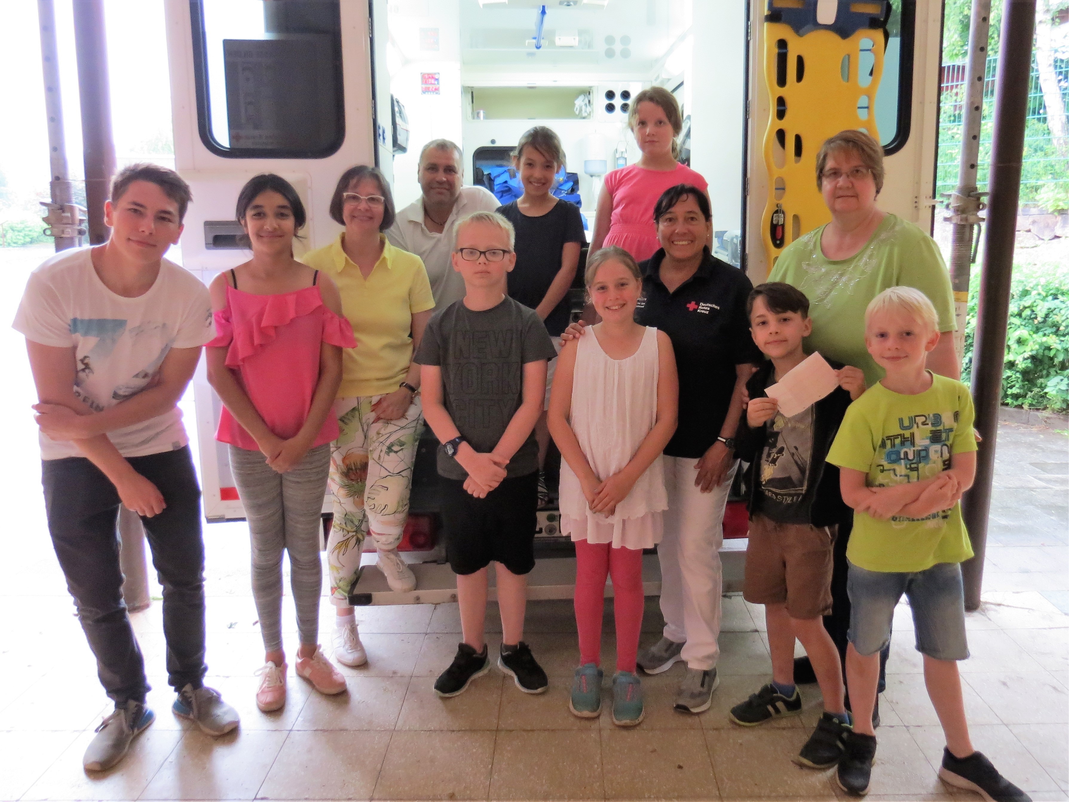 Begeisterte Ersthelferinnen und Ersthelfer der Theodor-Heuss-Grundschule