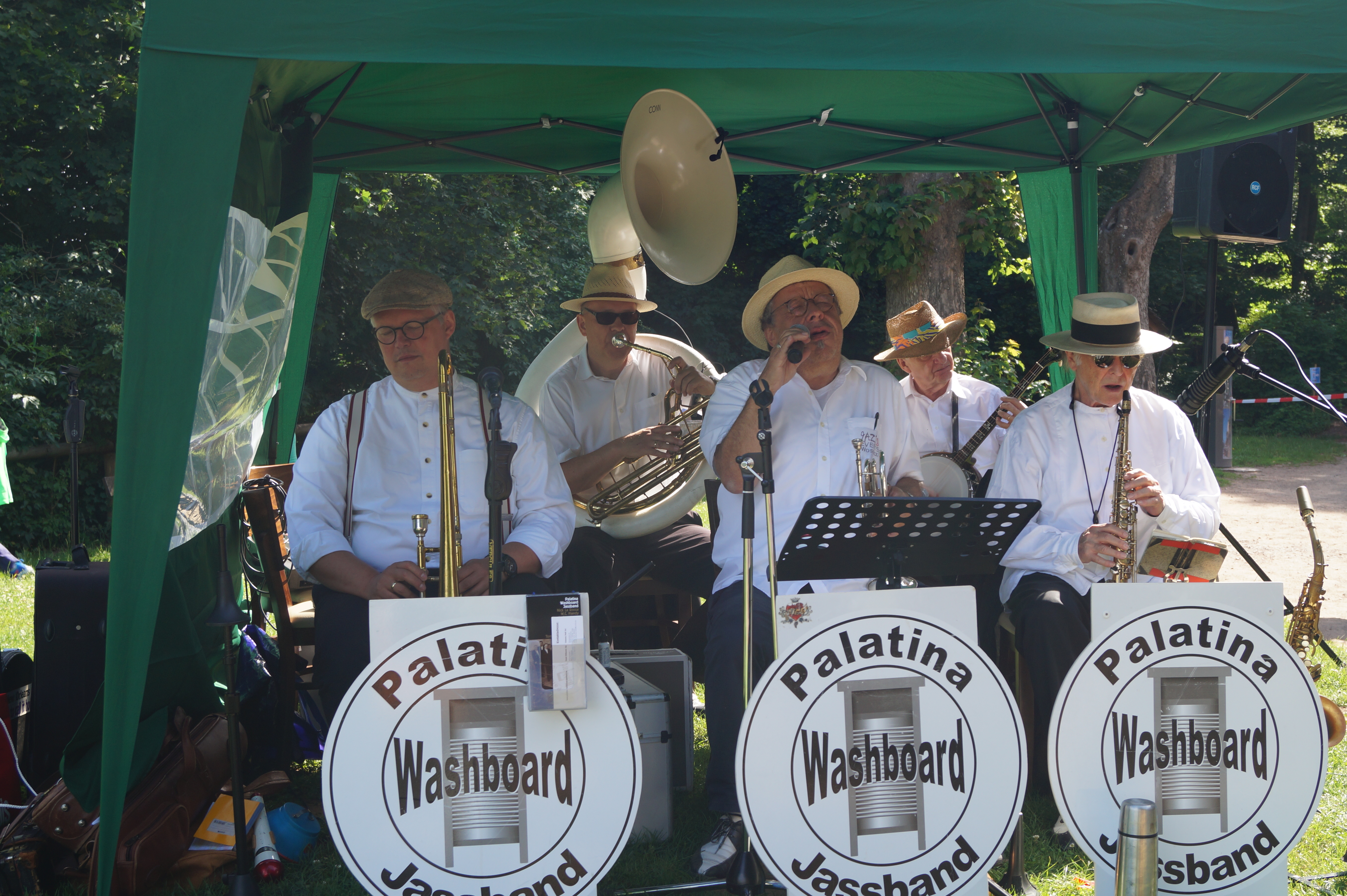 Verkörpert den New-Orleans-Stil mit viel Leidenschaft: Die „Palatina Washboard Jassband“