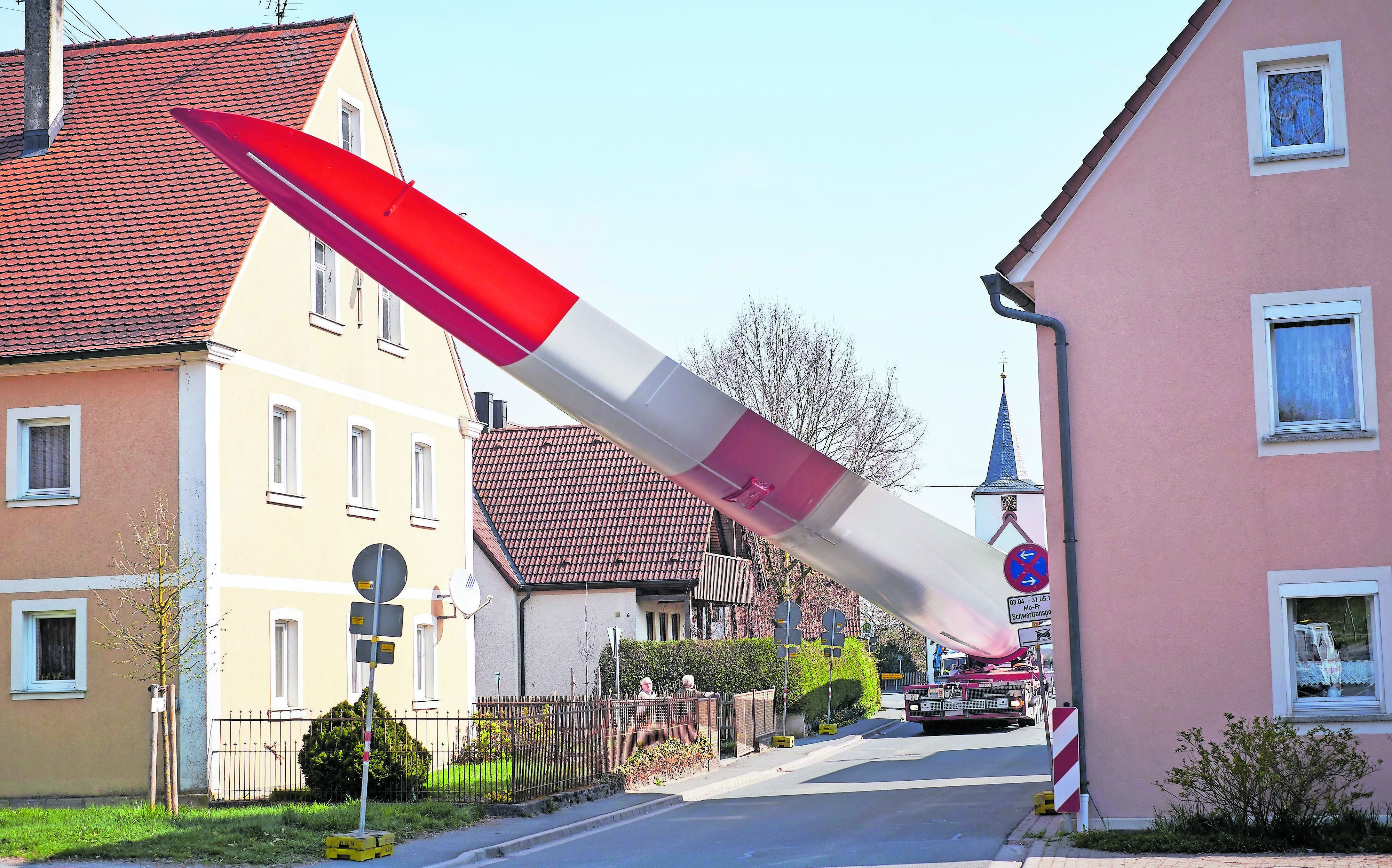 „Die Rückblende“ ist der wichtigste deutsche Wettbewerb für politische Fotografie und Karikatur. Sie zeigt ausgewählte Fotografien, Karikaturn und Foto-Serien.