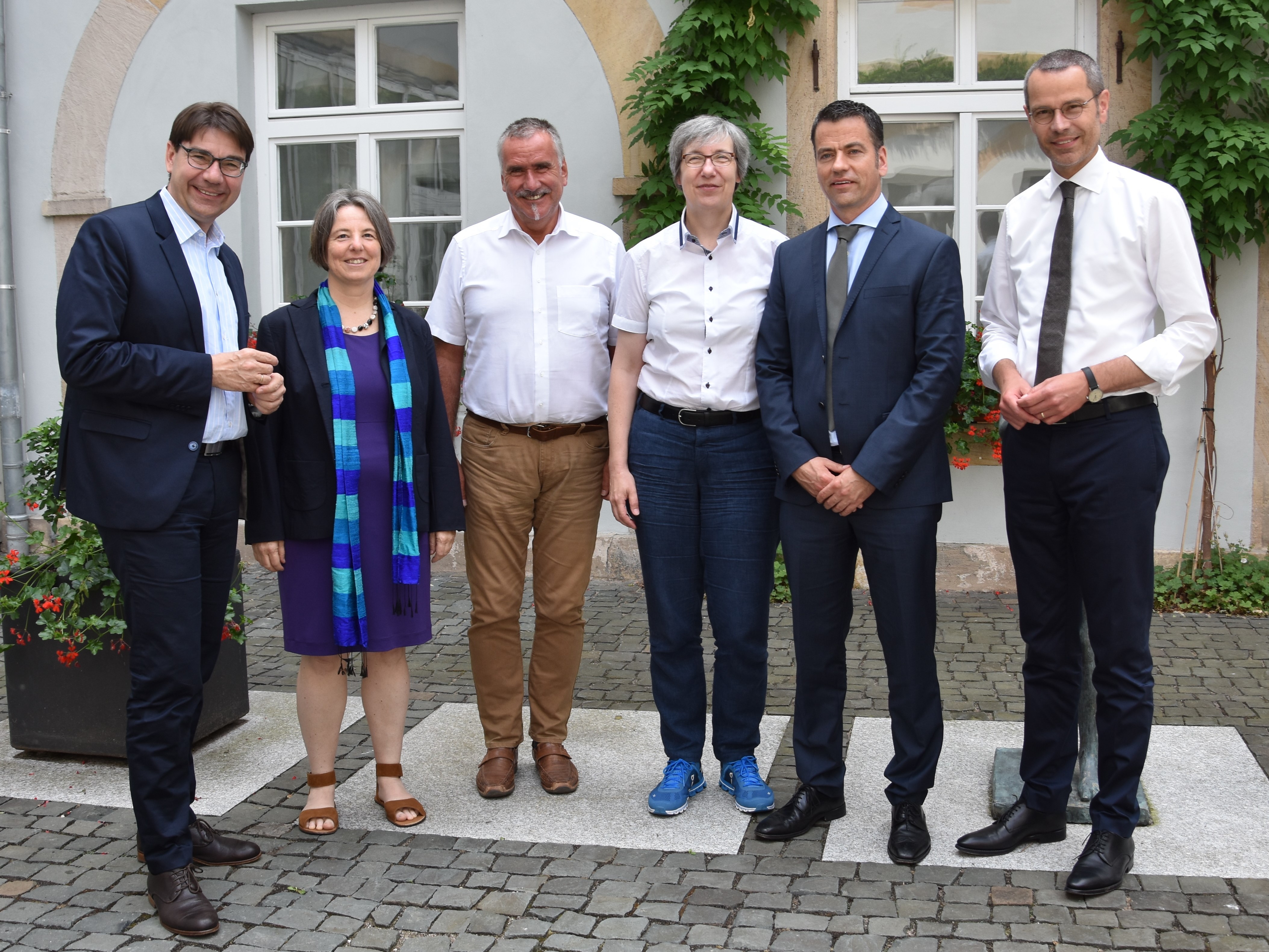 Trafen sich zum gemeinsamen Austausch von Stadt und Universität: Oberbürgermeister Thomas Hirsch, Vizepräsidentin Prof. Dr. Gabriele Schaumann, Beigeordneter Rudi Klemm, Präsidentin Prof. Dr. May-Britt Kallenrode, Kanzler Michael Ludewig und Bürgermeister Dr. Maximilian Ingenthron (v.l.n.r.). Foto: stp