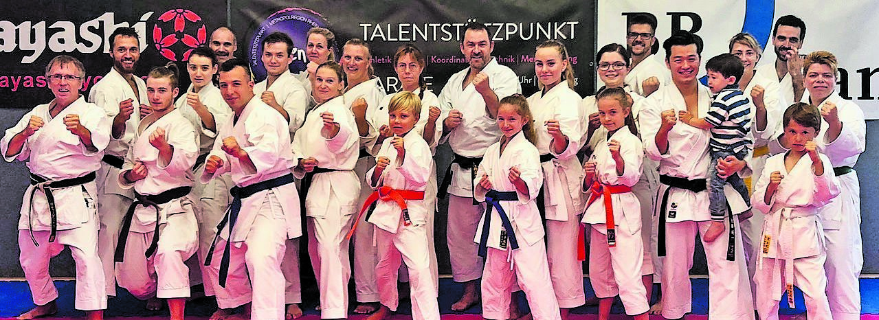 Hoher Leistungsstand bei jungen Karate-Kämpfern.