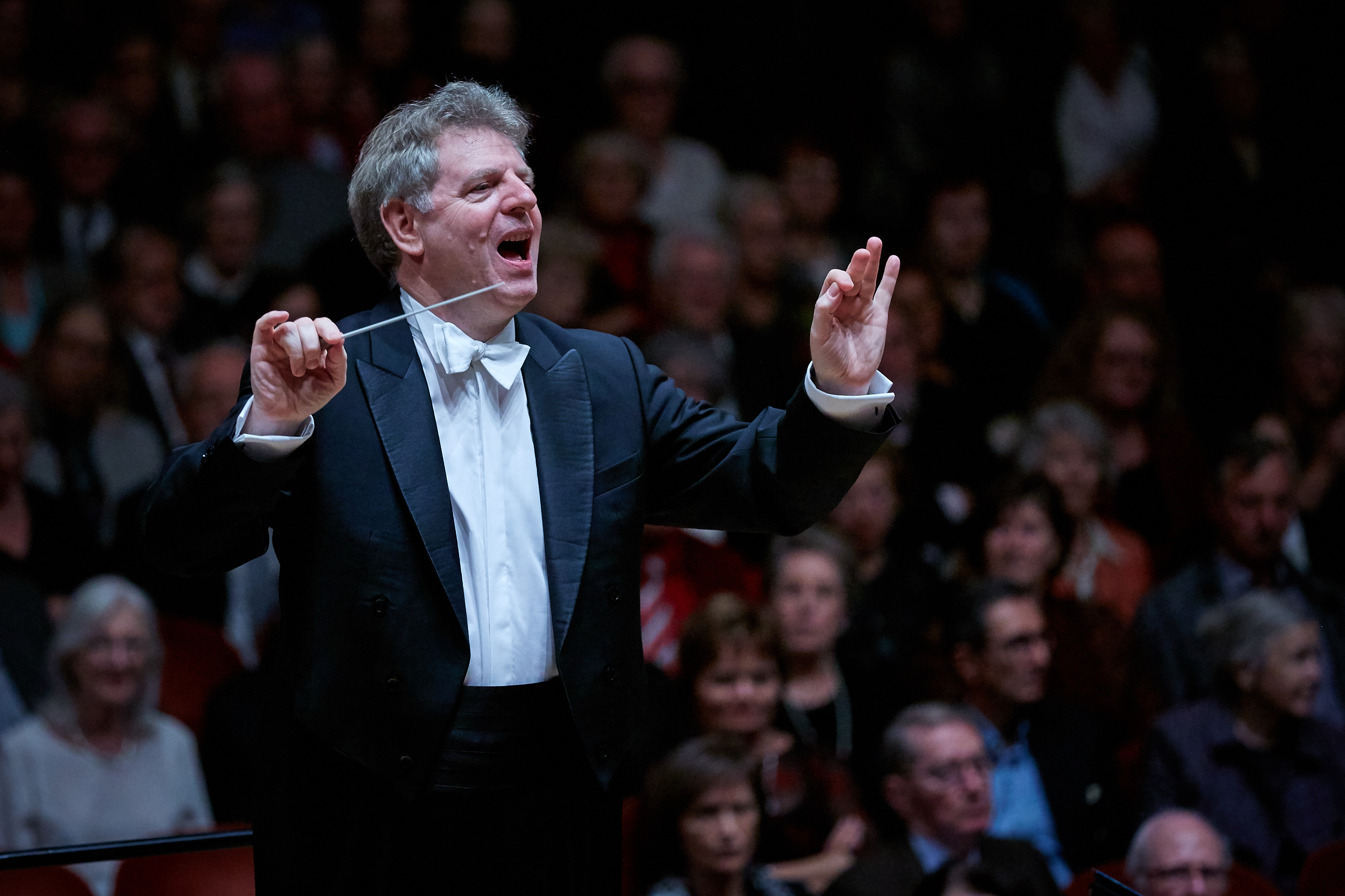 Mit diesem herausragenden Musikfest Speyer feiert die Staatsphilharmonie nicht nur Haydn und Wagner, sondern auch die gemeinsame Zeit mit Karl-Heinz Steffens, von dem sich Publikum und Orchester mit dieser Sommerresidenz als Generalmusikdirektor und Chefdirigent leider verabschieden müssen.
