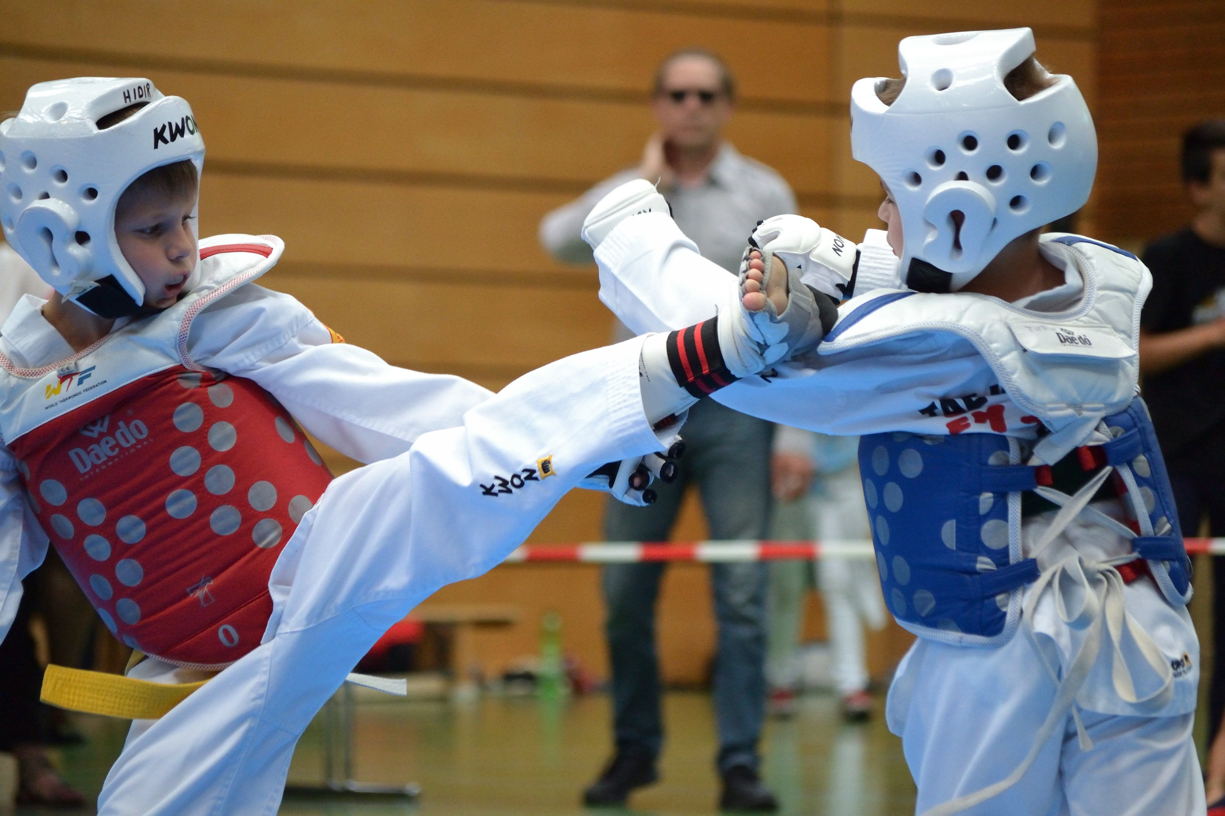 Lysander Kasper (rot) im Finalkampf der Jugend D -22kg