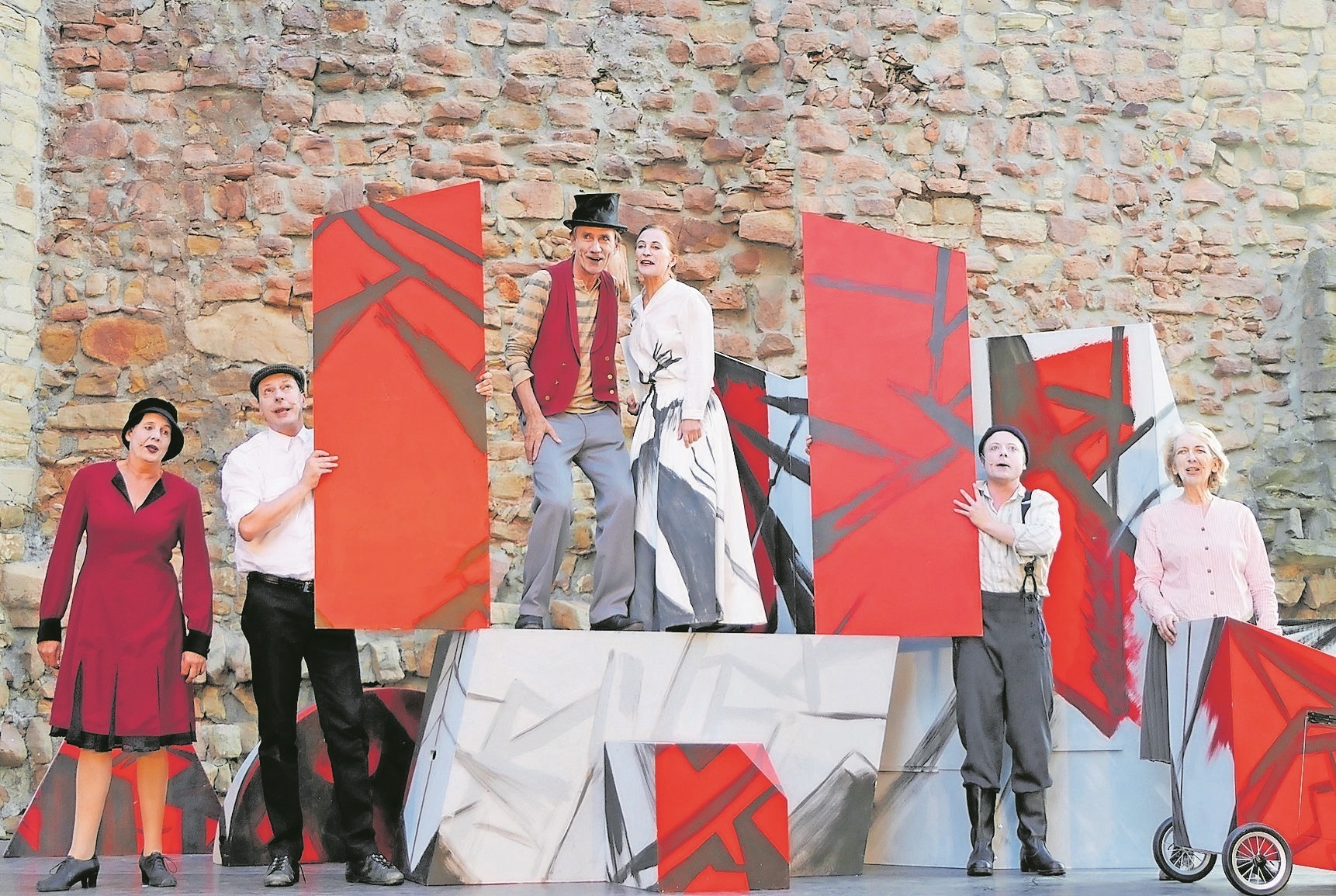 Das Chawwerusch Theater kommt am 1. Juli auf die Burg Altdahn.