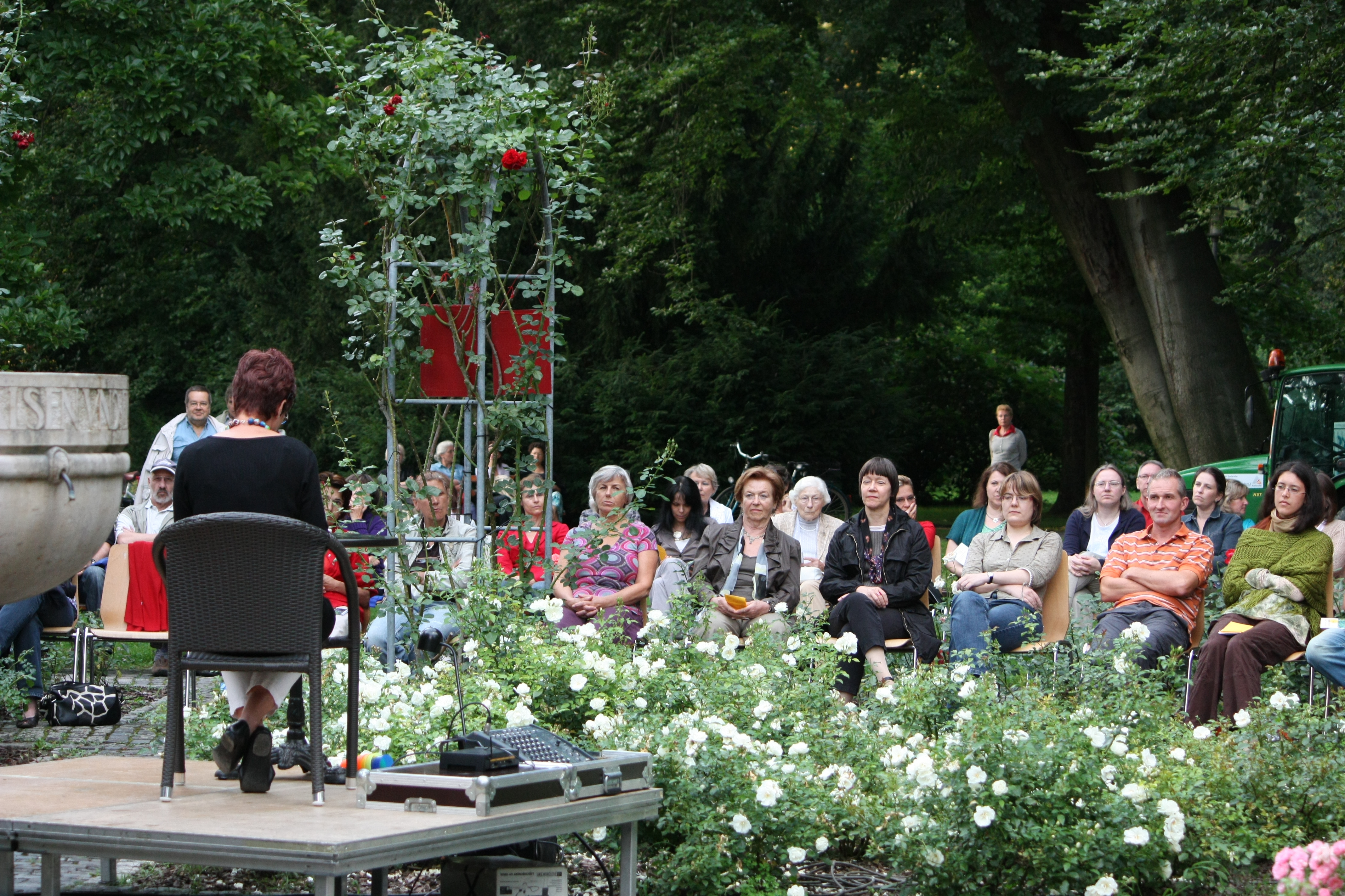 Lesen im Durlacher Schlossgarten