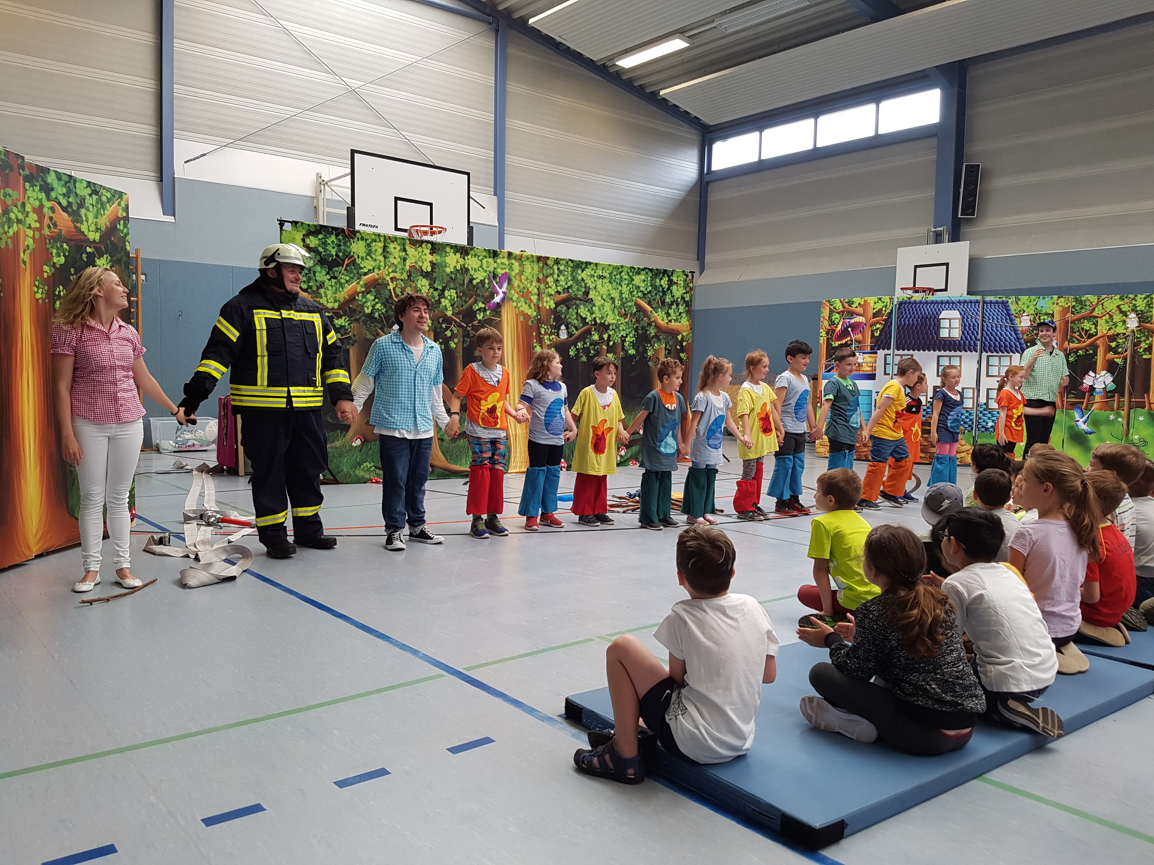Die Schüler der Grundschule „In der Au“ zeigten großes Interesse am Thema Brandschutz