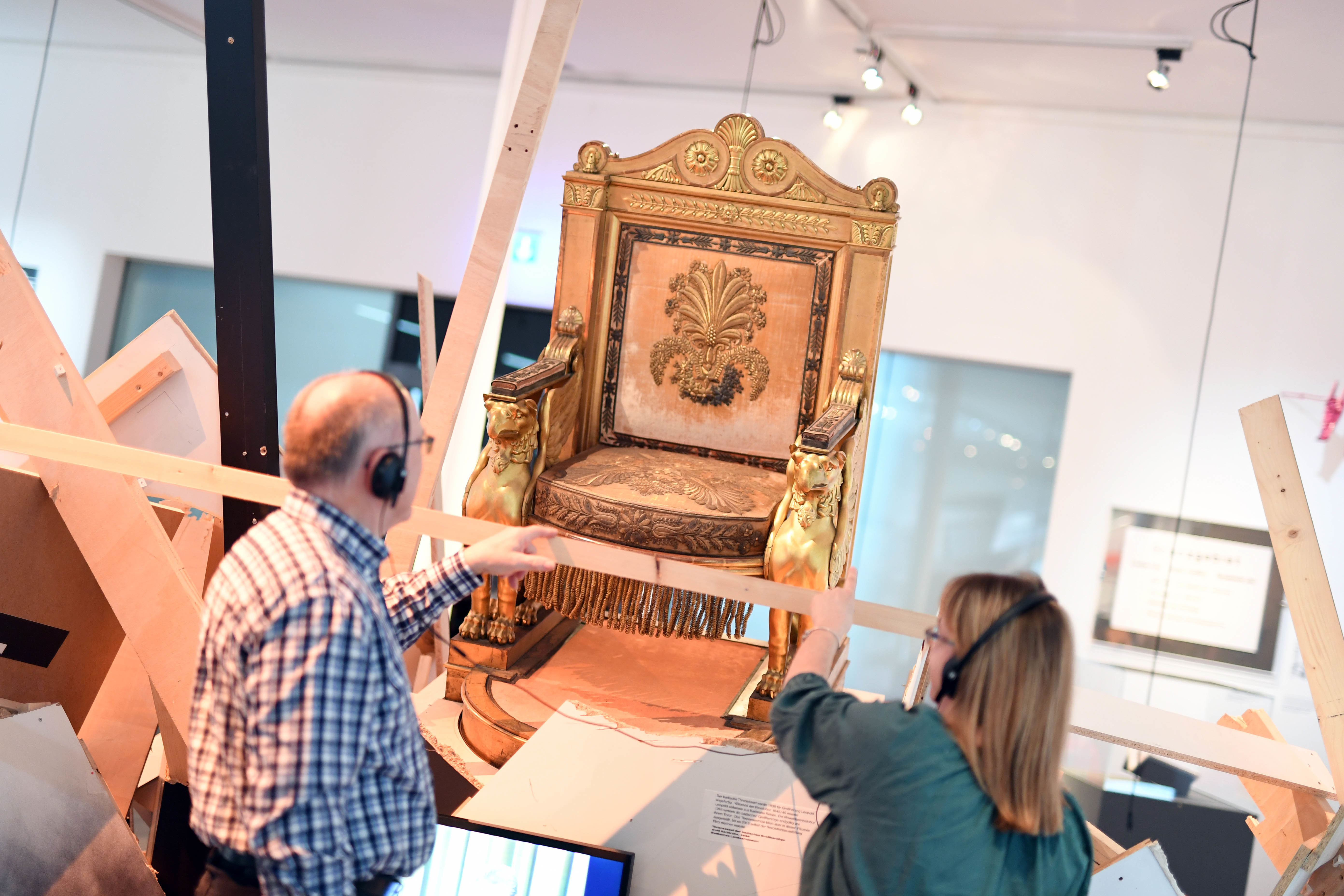 Thron in der Ausstellung