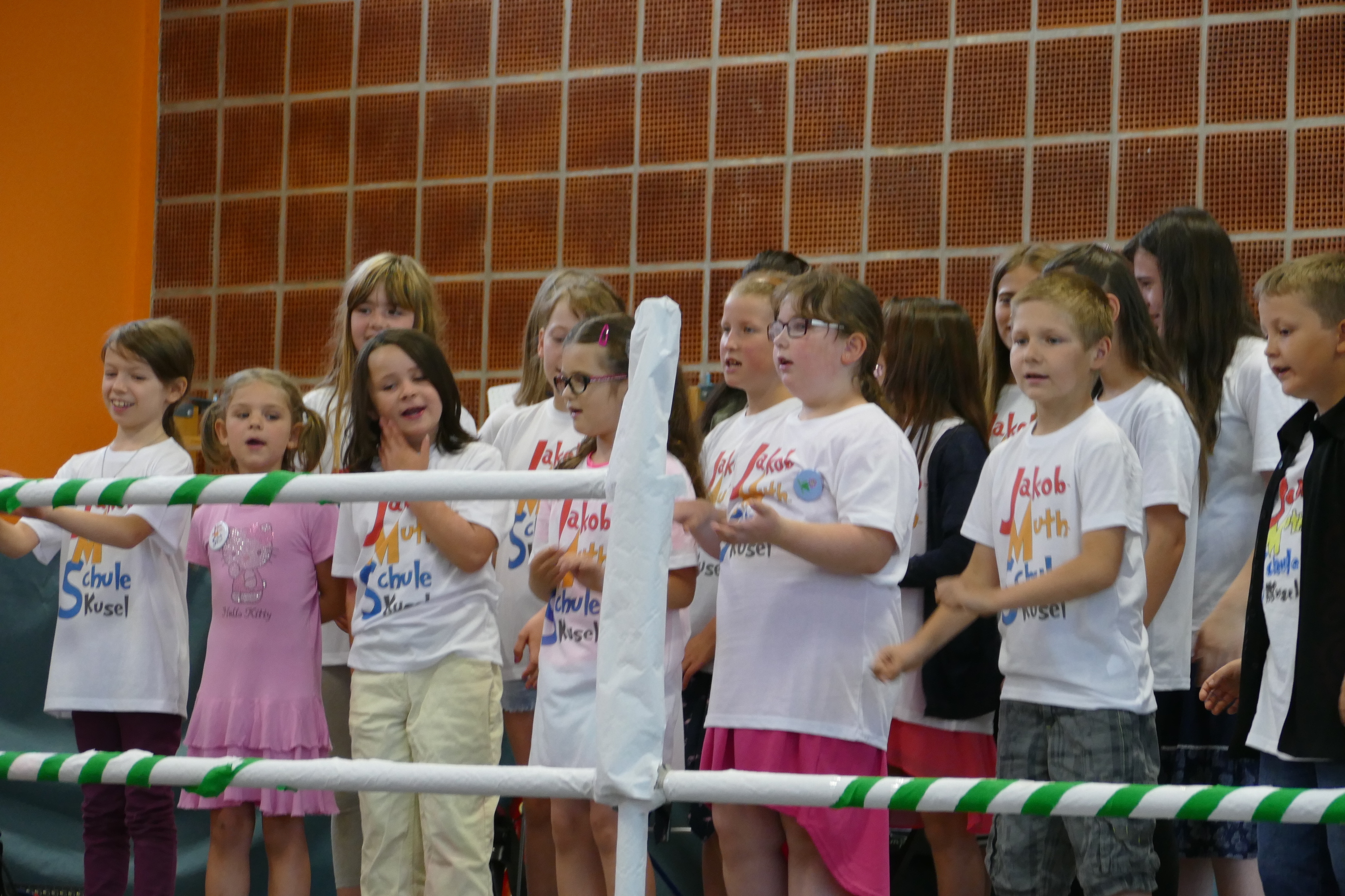 Liedvortrag von Schülerinnen und Schülern der Jakob-Muth-Schule.