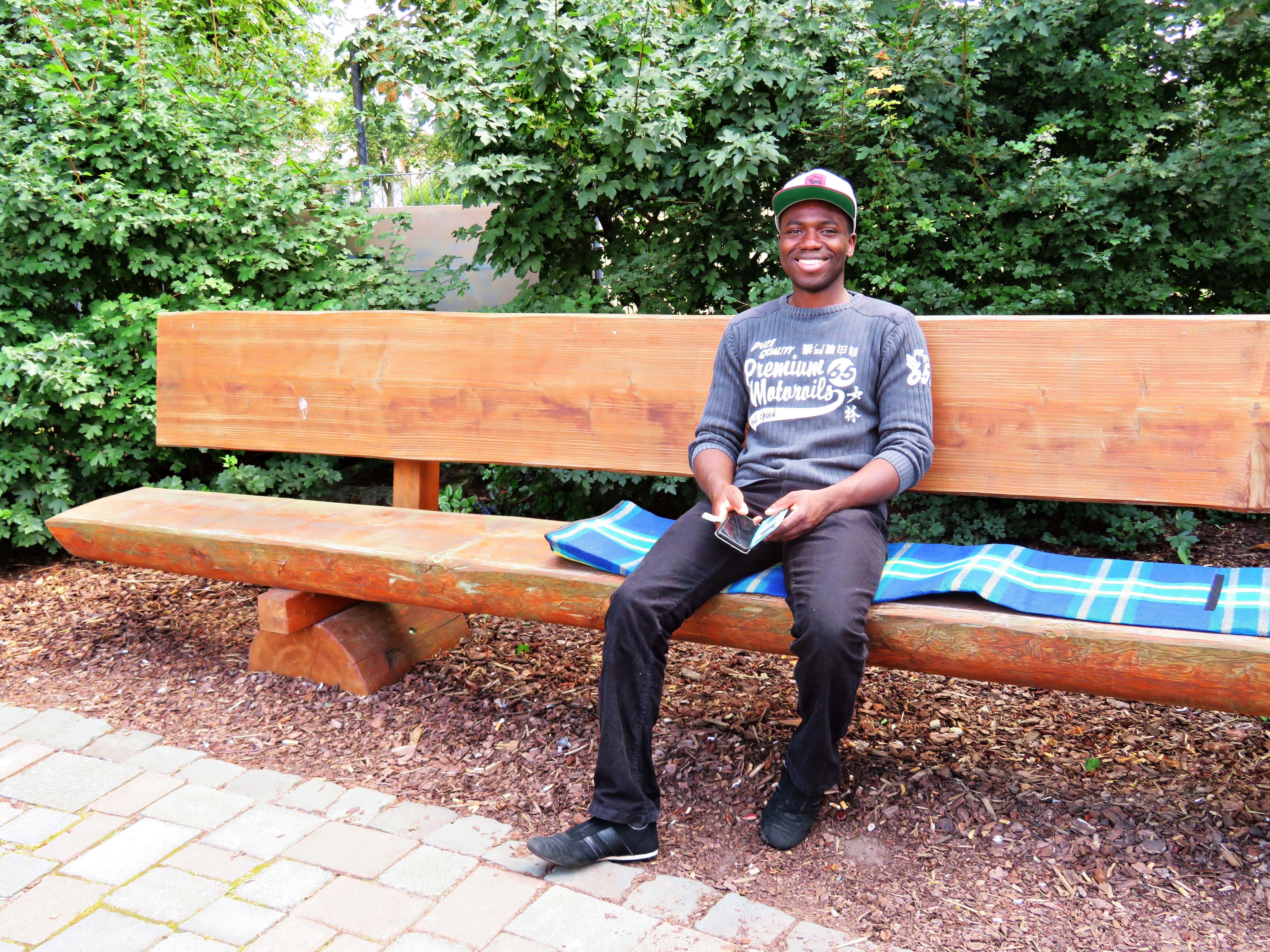 Victor Nettey auf der riesigen Bank am Schlewwereck