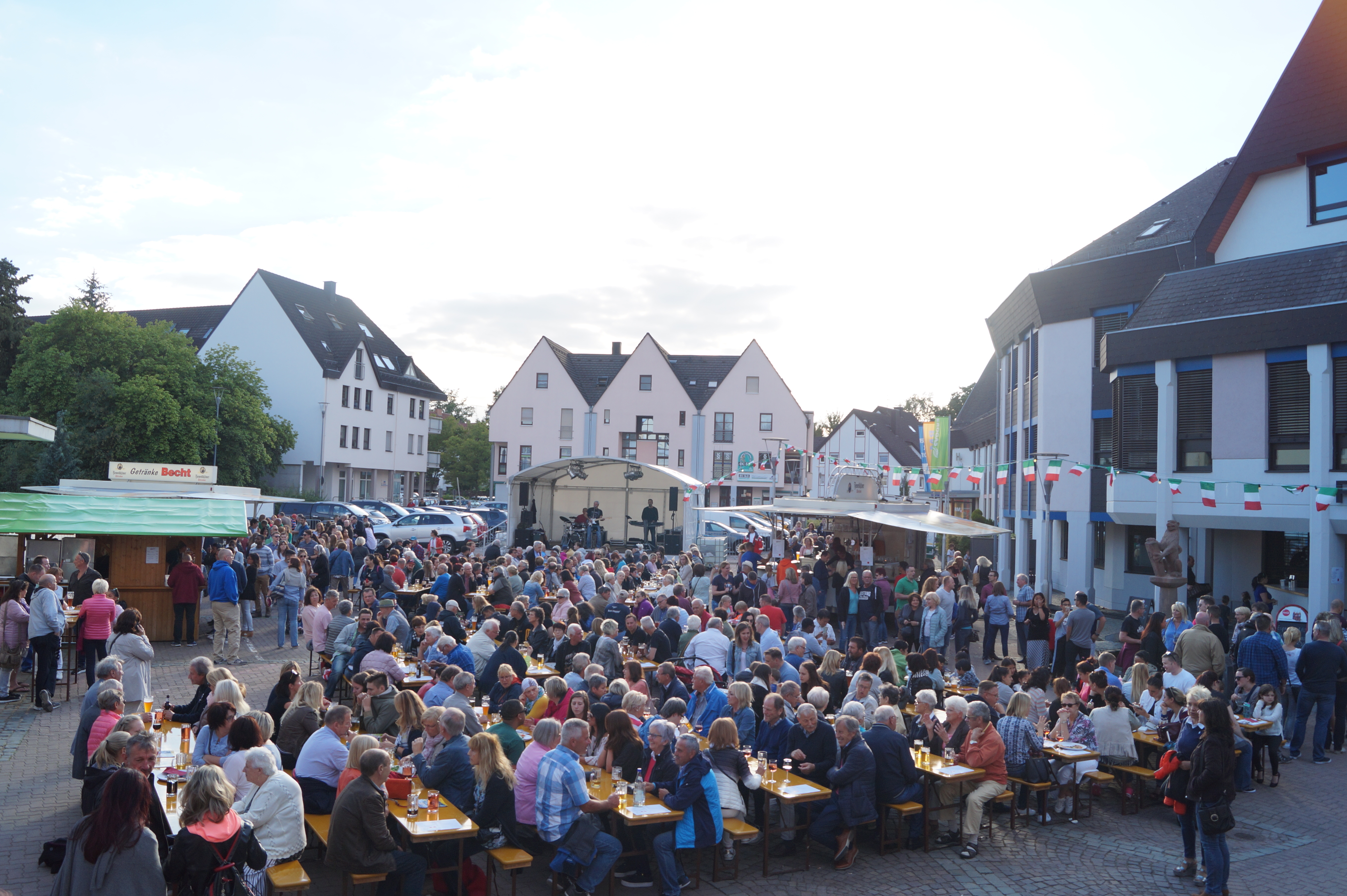 Treffpunkt am Freitag: Der Platz vor dem Ramsteiner Rathaus