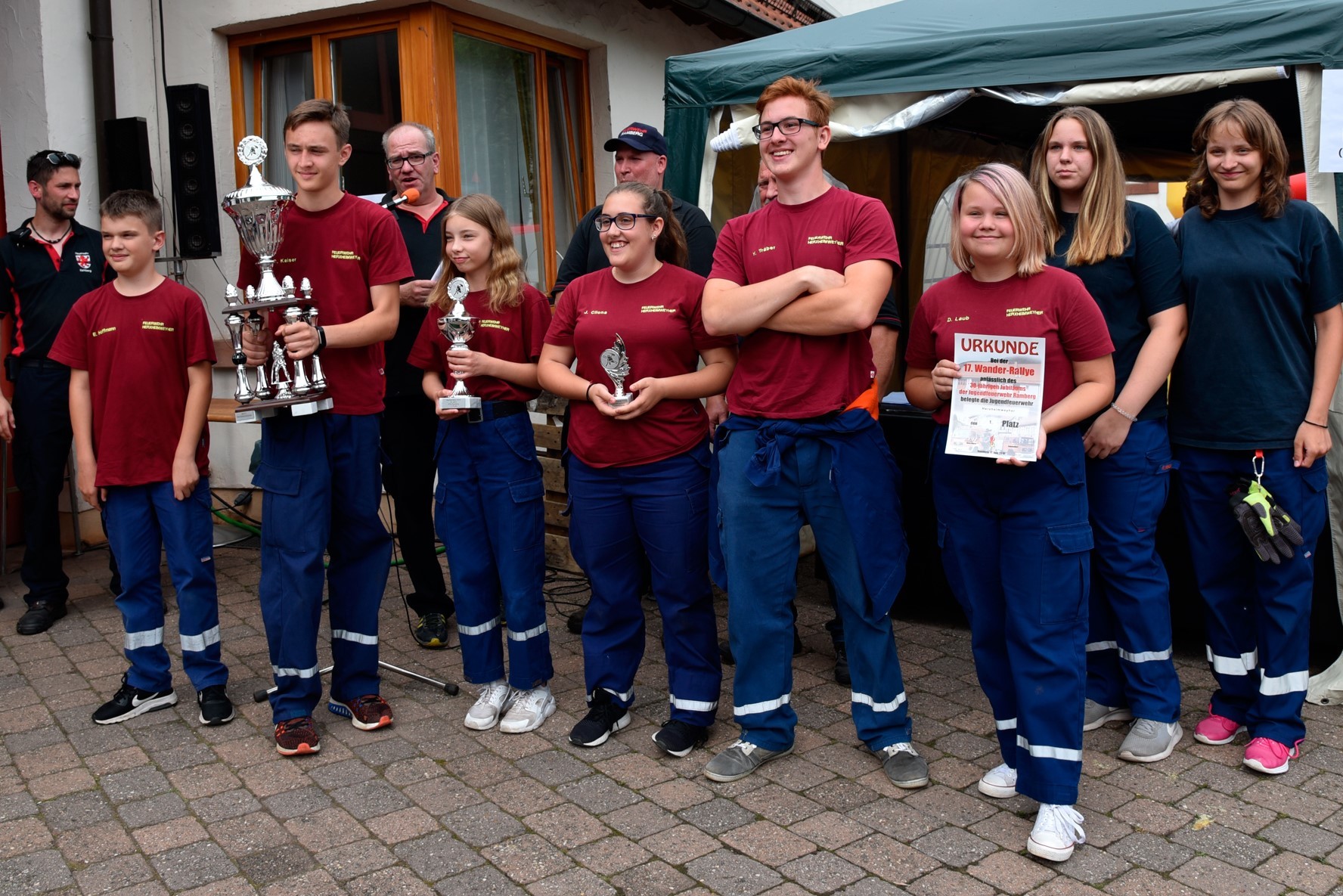 Die Siegermannschaft der 17. Wanderrallye gehört der Jugendfeuerwehr Herxheimweyer an.