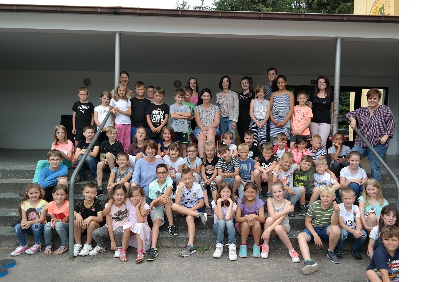 Die Kinder machten gemeinsam mit der Bundestagsabgeordnete Angelika Glöckner viele Entdeckungen rund um das Thema Bewegung