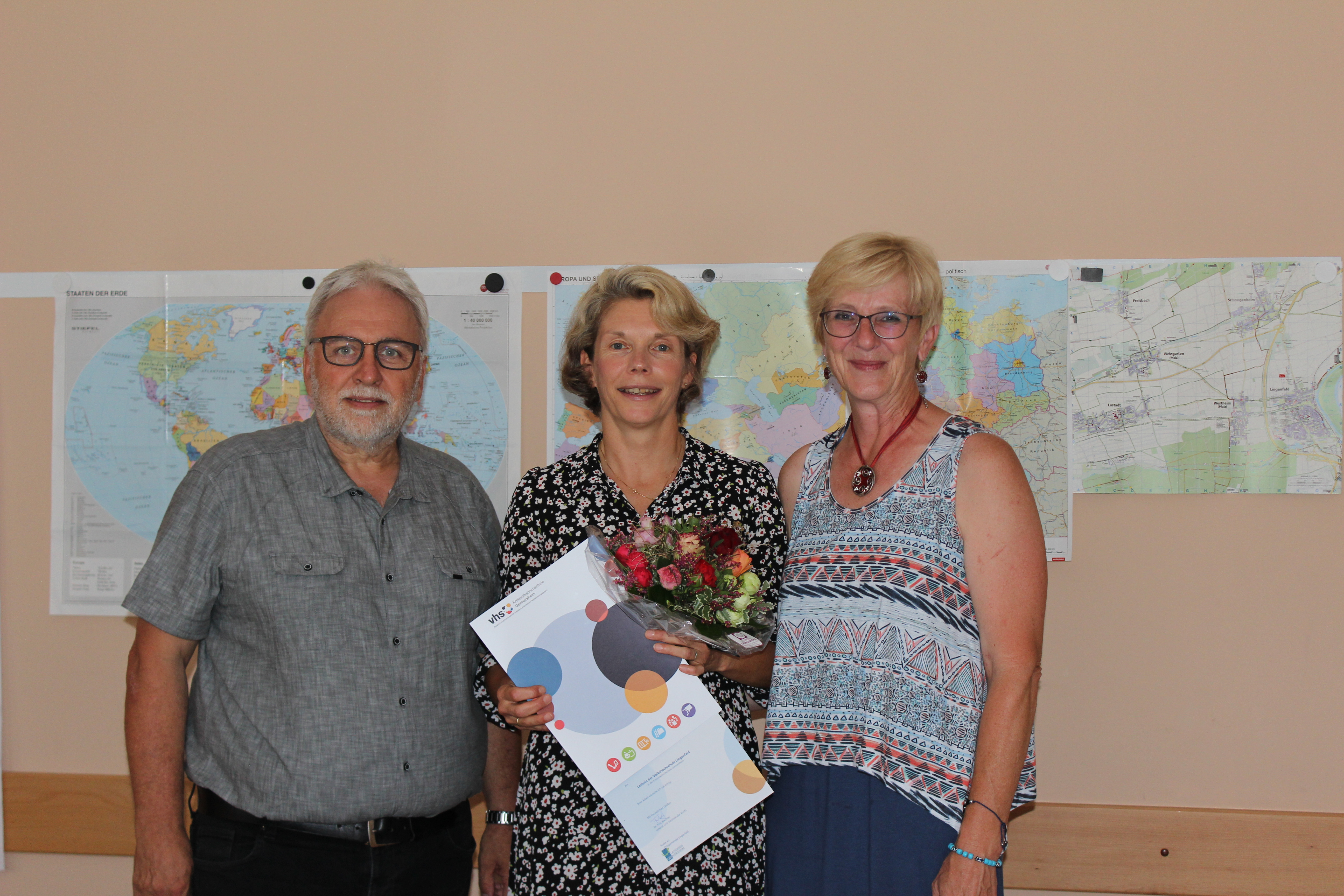 Auf dem Foto im Anhang sind (von links) zu sehen: Ortsbürgermeister Erwin Leuthner, Susanne Grabau und Karin Träber. Foto: PS