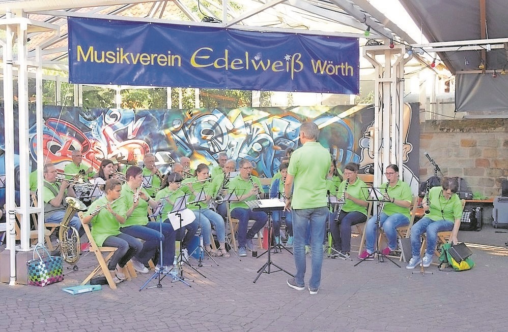 Der Musikverein Edelweiß Wörth lädt ein zum traditionellen Dorfplatzfest. Unser Bild stammt von einem früheren Auftritt des Musikvereins.