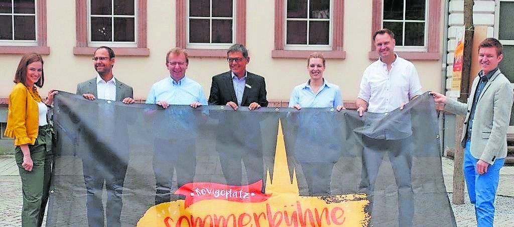 Alle ziehen an einem Strang (von links): Lena Wacker (GO7), Alexander Schwarz (städtische Wirtschaftsförderung), Bürgermeister Matthias Baaß, Bereichsdirektor Knut Roggatz (Sparkasse Starkenburg), Nadine Salazar (Cateringpartner PalastGourmet), Kai Kemper (GO7) und Simon Klug (städtische Wirtschaftsförderung).