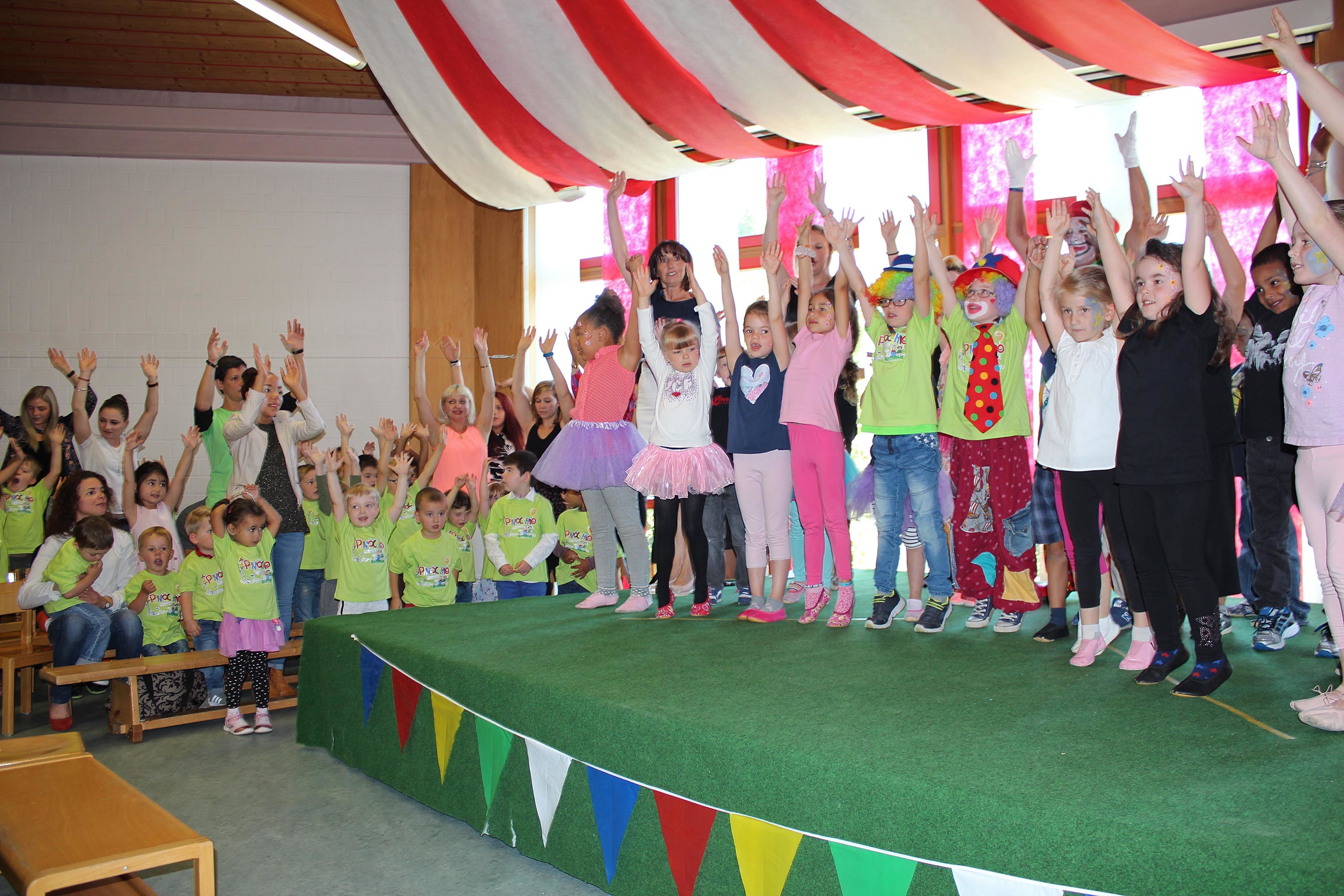 Hereinspaziert – Manege frei!
