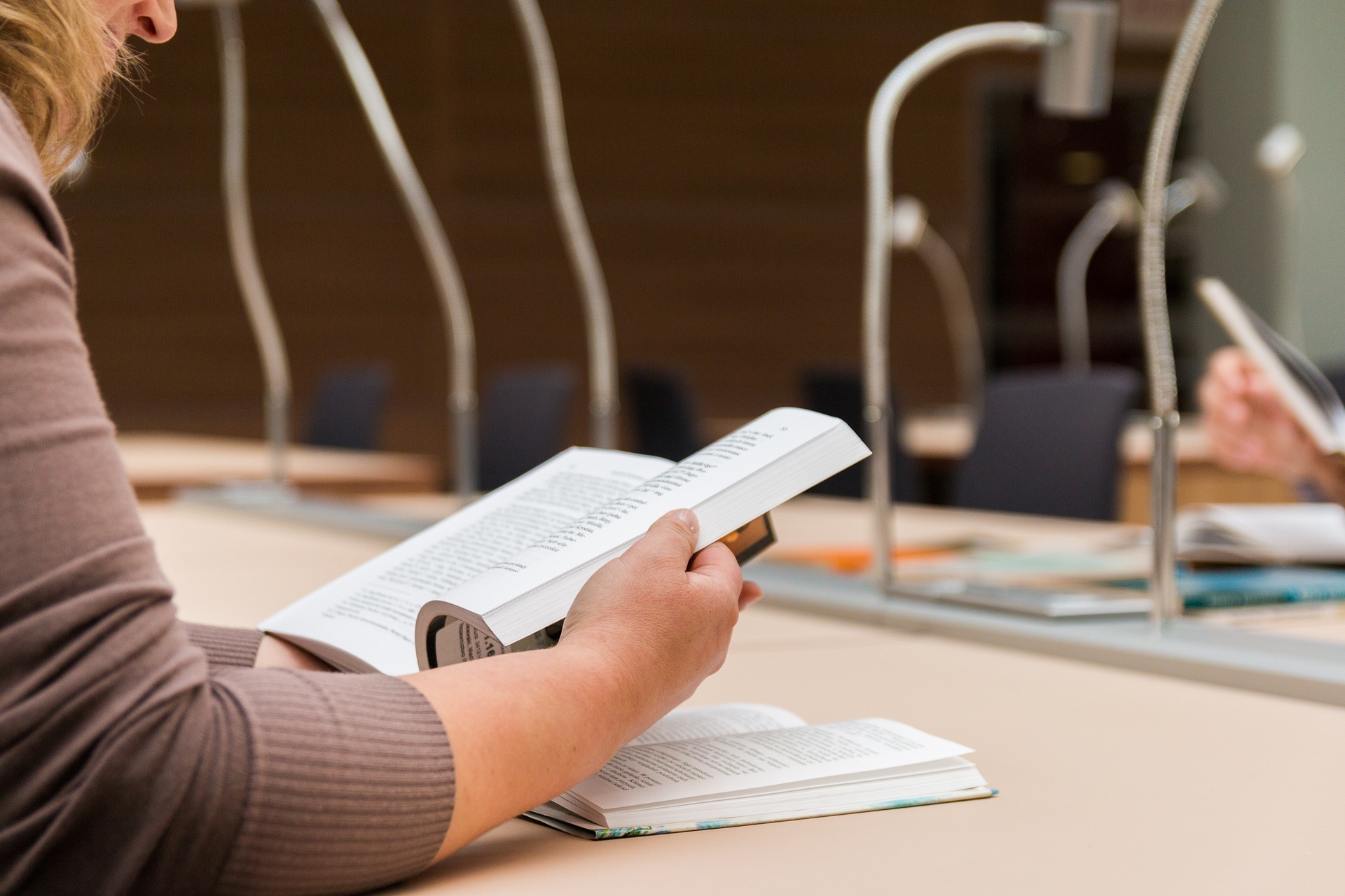 Job statt Bücher: In der vorlesungsfreien Zeit gehen viele Studenten einem Job nach. Da sollte man sich vorher informieren