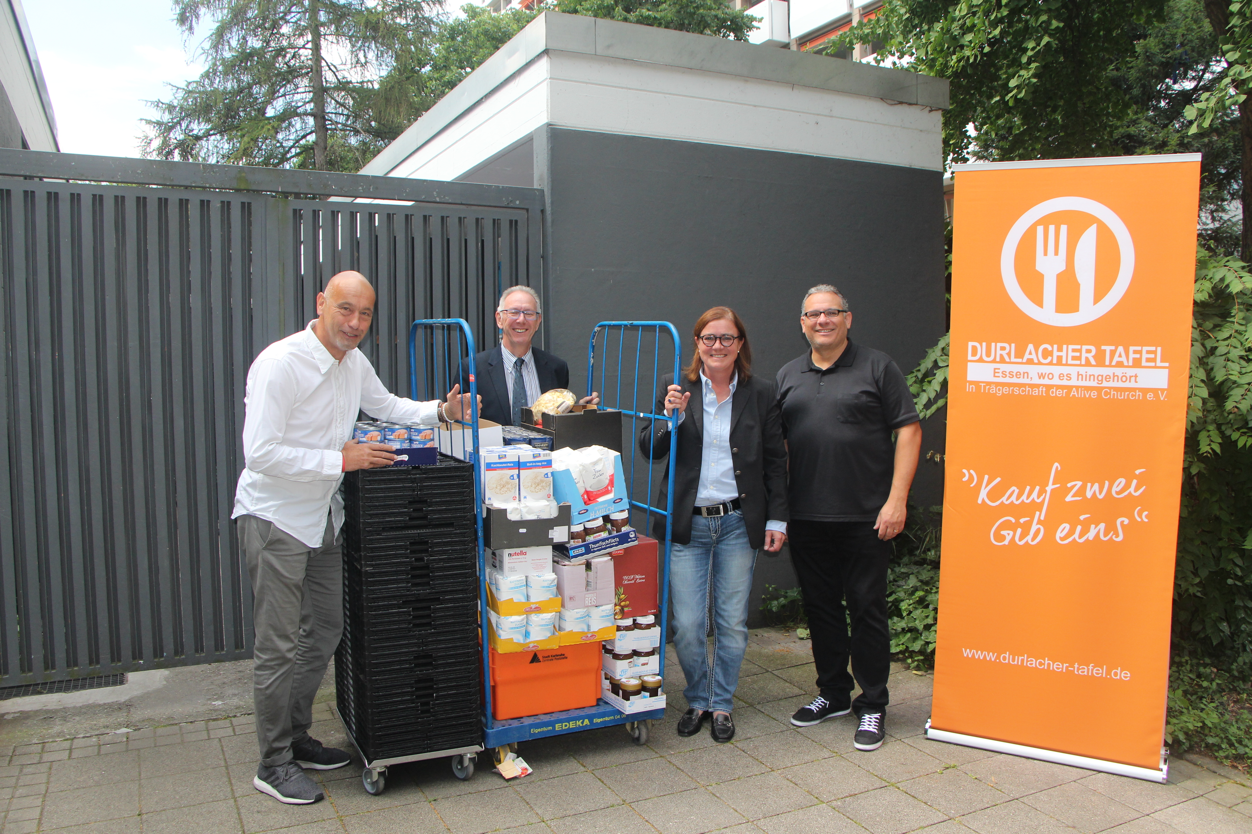 (v.r.) Pastor Graziano Gangi, Ortsvorsteherin Alexandra Ries, stv. Stadtamtsleiter Thomas Rößler, und der Leiter der Abteilung Jugend und Soziales, Roland Laue.