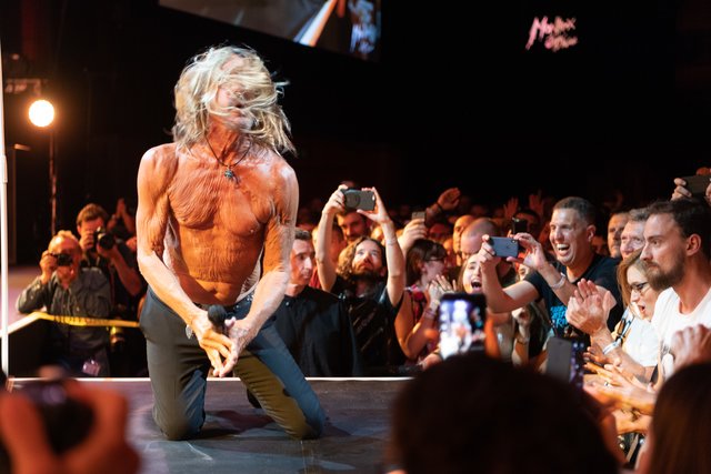 Hingabe trotz ausgemerkeltem Körper: Der 71-jährige Iggy Pop beim Montreux Jazzfestival 2018 | Foto: Montreux Jazzfestival, Lionel Flusin