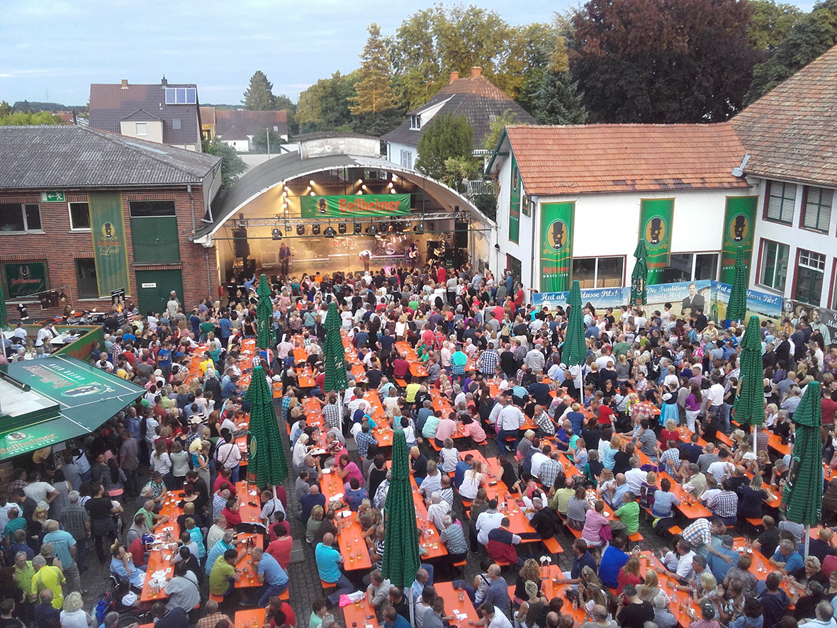 Im Hof der Brauerei Bellheimer findet am 14. und 15. Juli das beliebte Brauereifest statt. Es ist das größte Fest in Bellheim.
