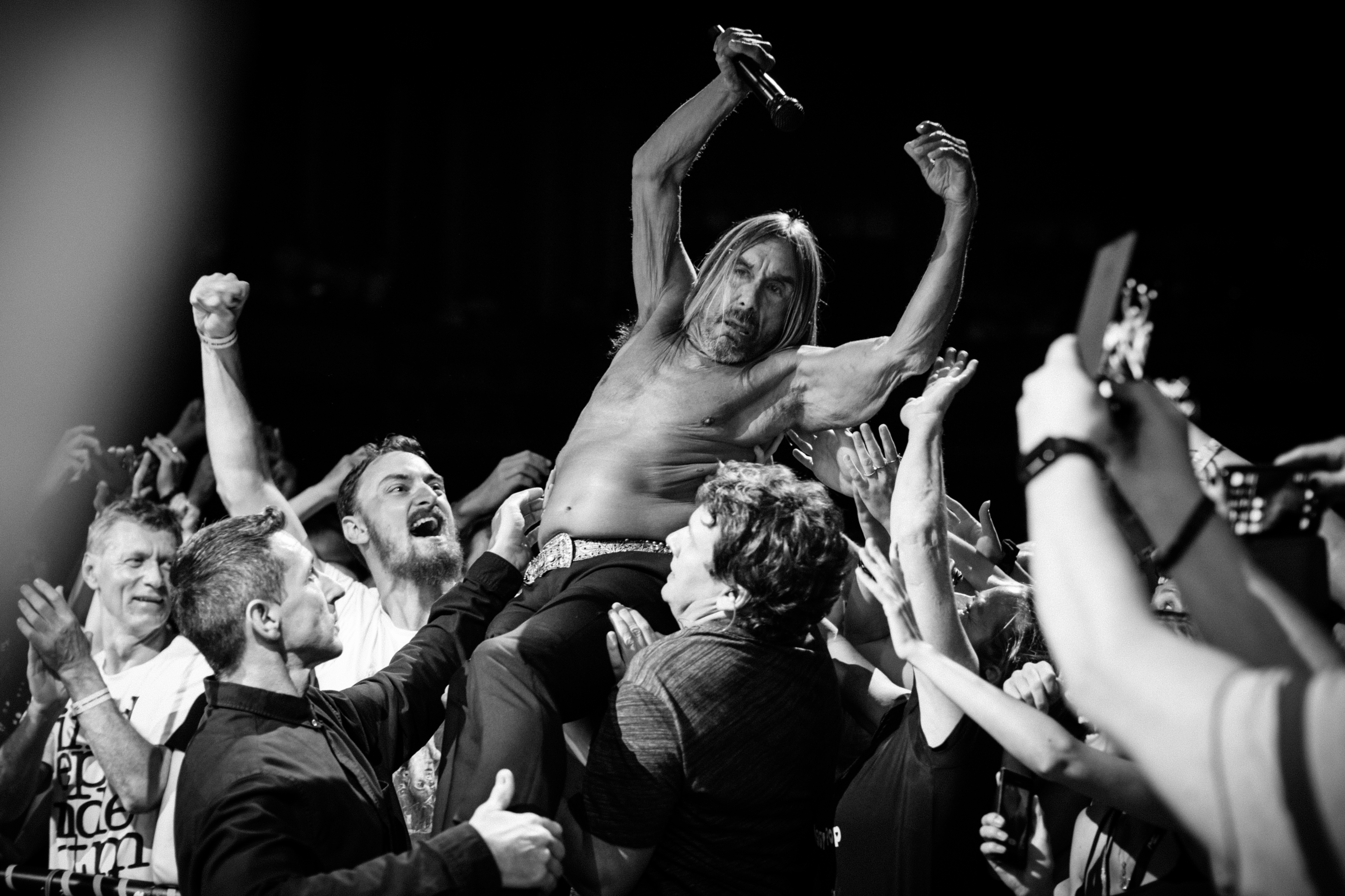 Iggy Pop taucht in die Menge ab - Montreux Jazzfestival 2018