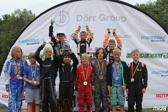 Siegerehrung der Rotax Micro Klasse. Max Reis belegte punktgleich mit dem Erstplatzierten den zweiten Platz in der Tageswertung und übernahm hierdurch die Führung in der Gesamtwertung.... | Foto: Motorsport XL