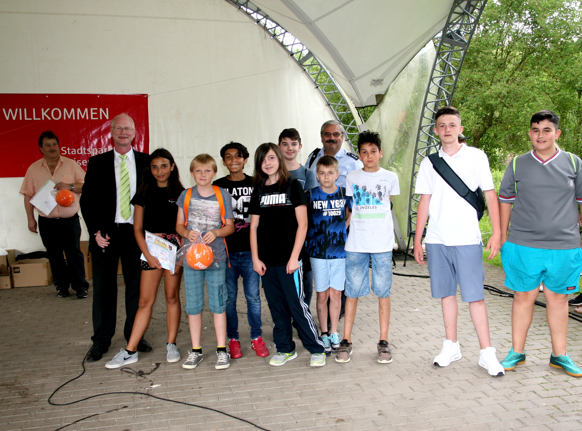 Joachim Färber mit der Klasse 6 a von der Kurpfalz Realschule plus, die den 1. Platz belegt hat