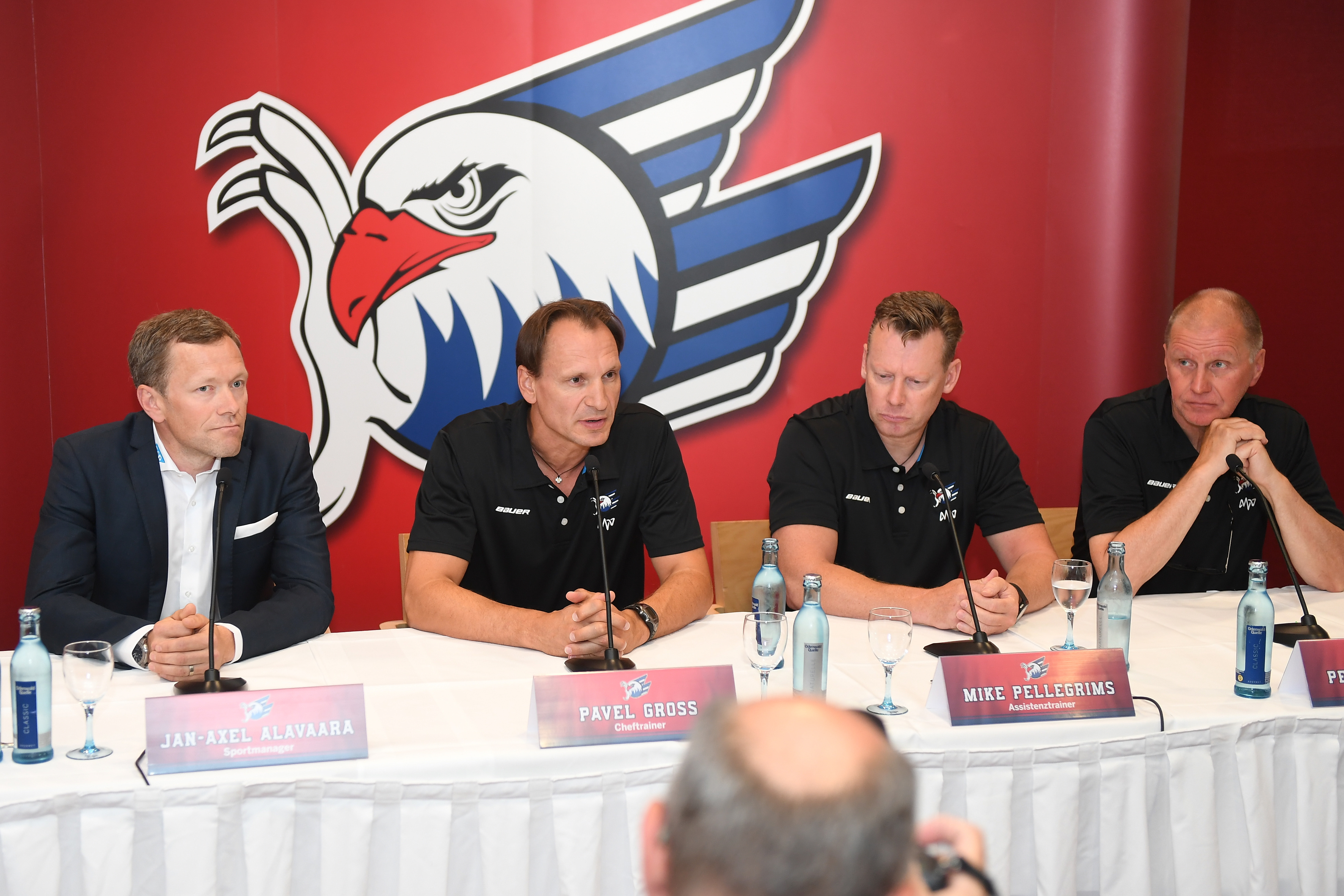 Die neue Quadriga der Mannheimer Adler (von links): Sportmanager Jan-Alex Alavaara, Chef-Trainer Pavel Gross und die Co-Trainer Mike Pellegrims und Pertti Hasanen.