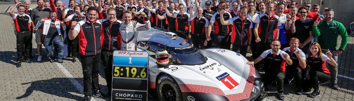 Timo Bernhard knackt den Nordschleifenrekord am Nürburgring