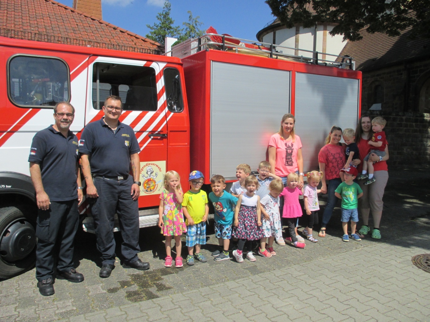 Für die Kinder war der Besuch der Feuerwehr ein großes Erlebnis, das sie so schnell nicht vergessen werden