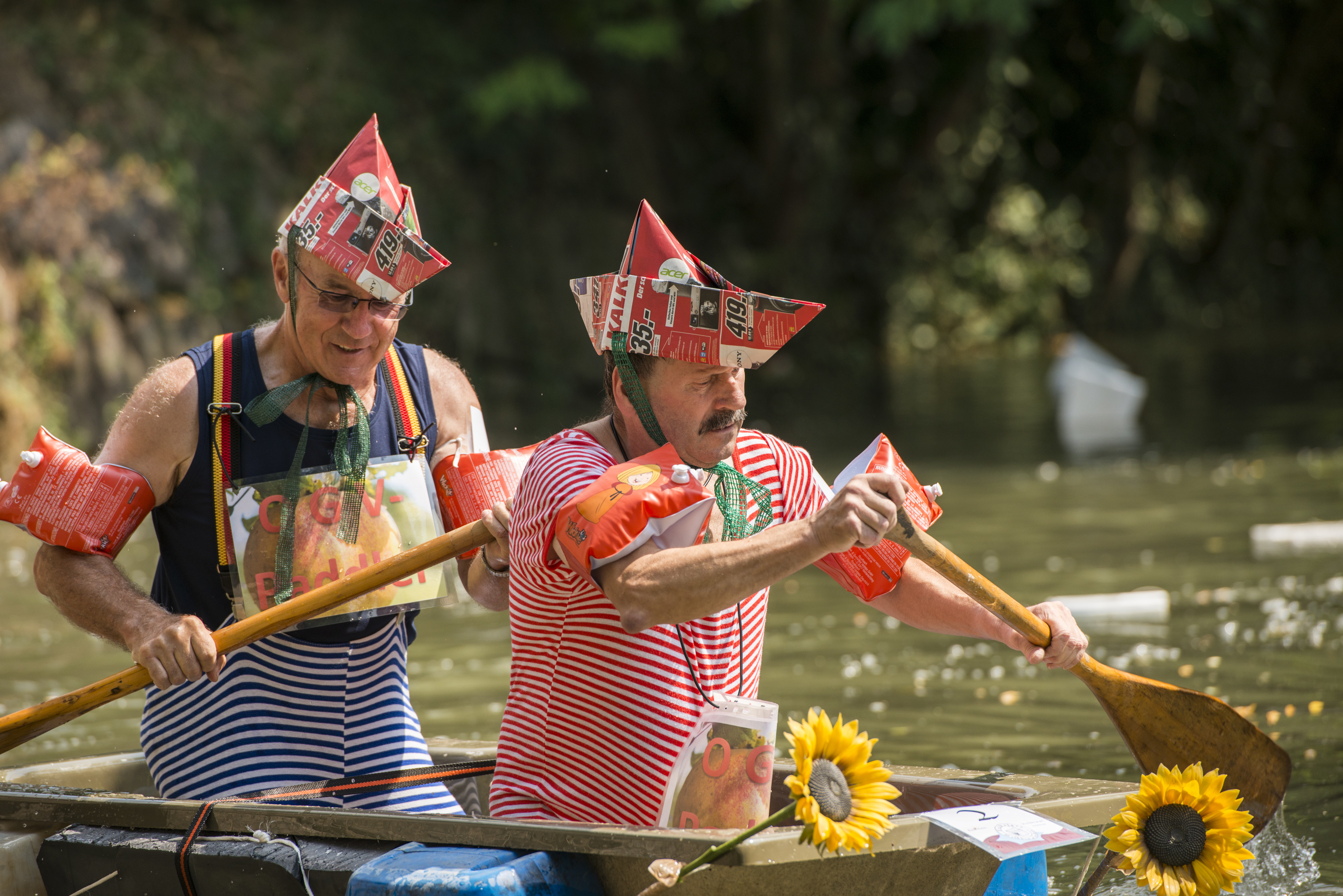 Seltsame Gestalten, eigenartige Schwimmkörper und ganz viel Gaudi: das "Melkkiwwl"-Rennen in Heidelsheim