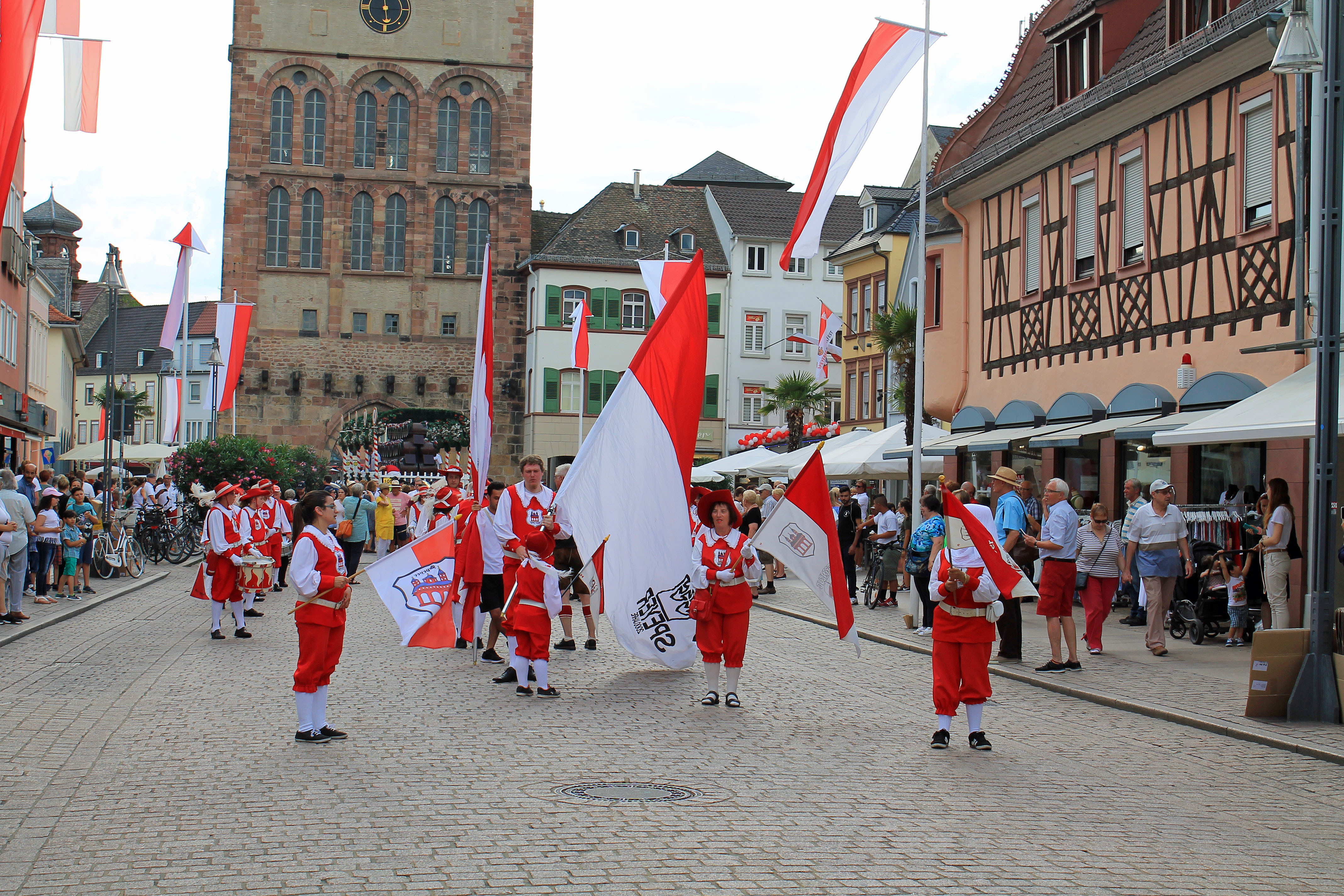 Am Donnerstag, 12. Juli, beginnt das Brezelfest. Für die Aufbauarbeiten sind Verkehrssperrungen notwendig.