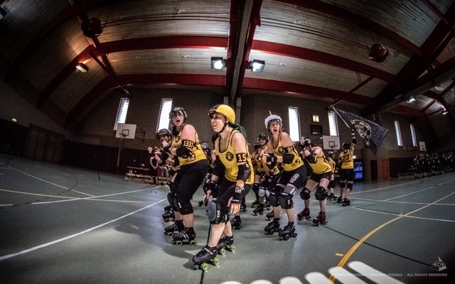 rocKArollers vs Zombie Rollergirlz München | Foto: Paul Needham