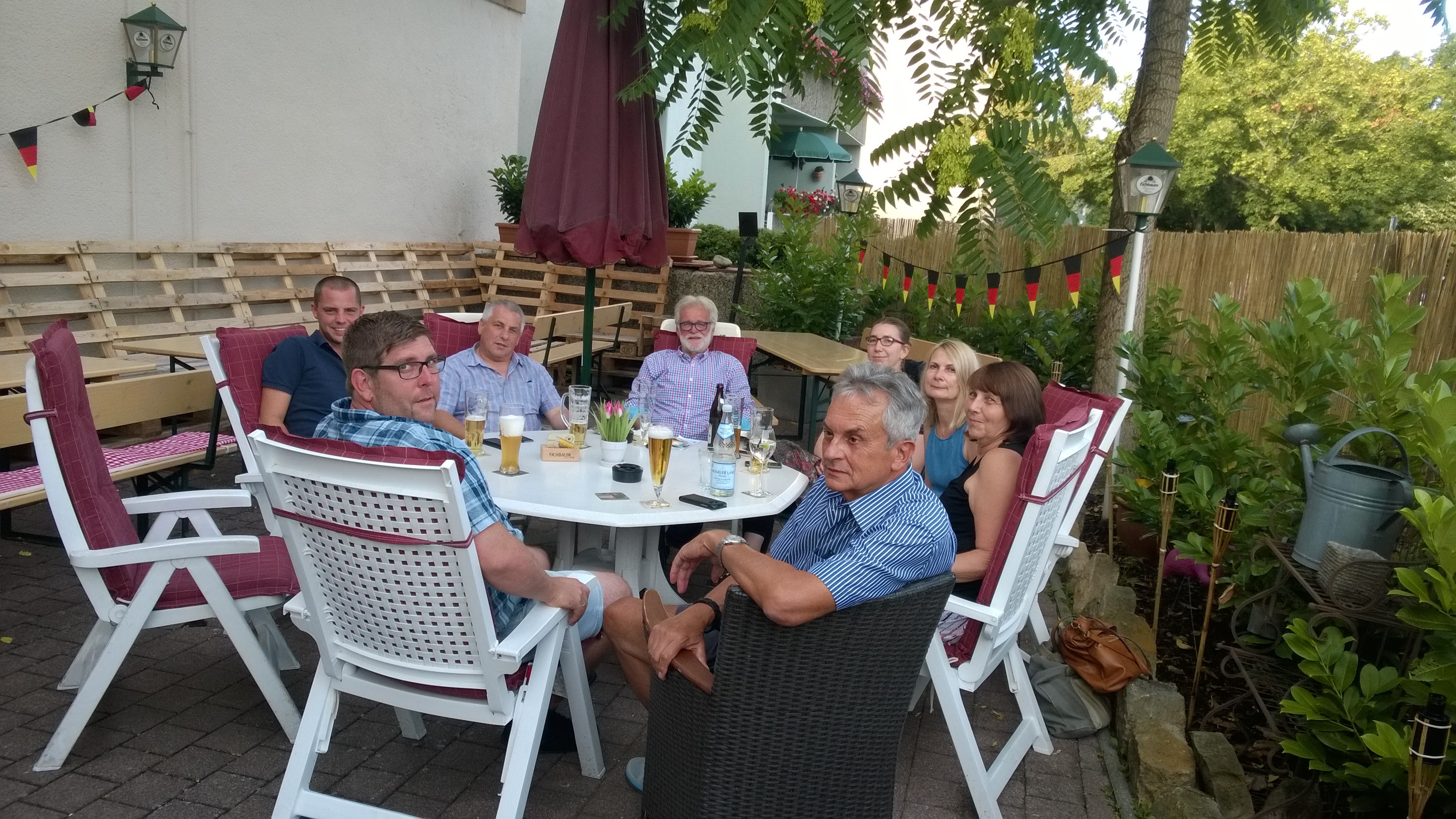 8 Ratsmitglieder von 14, der Rest ist noch im Urlaub!