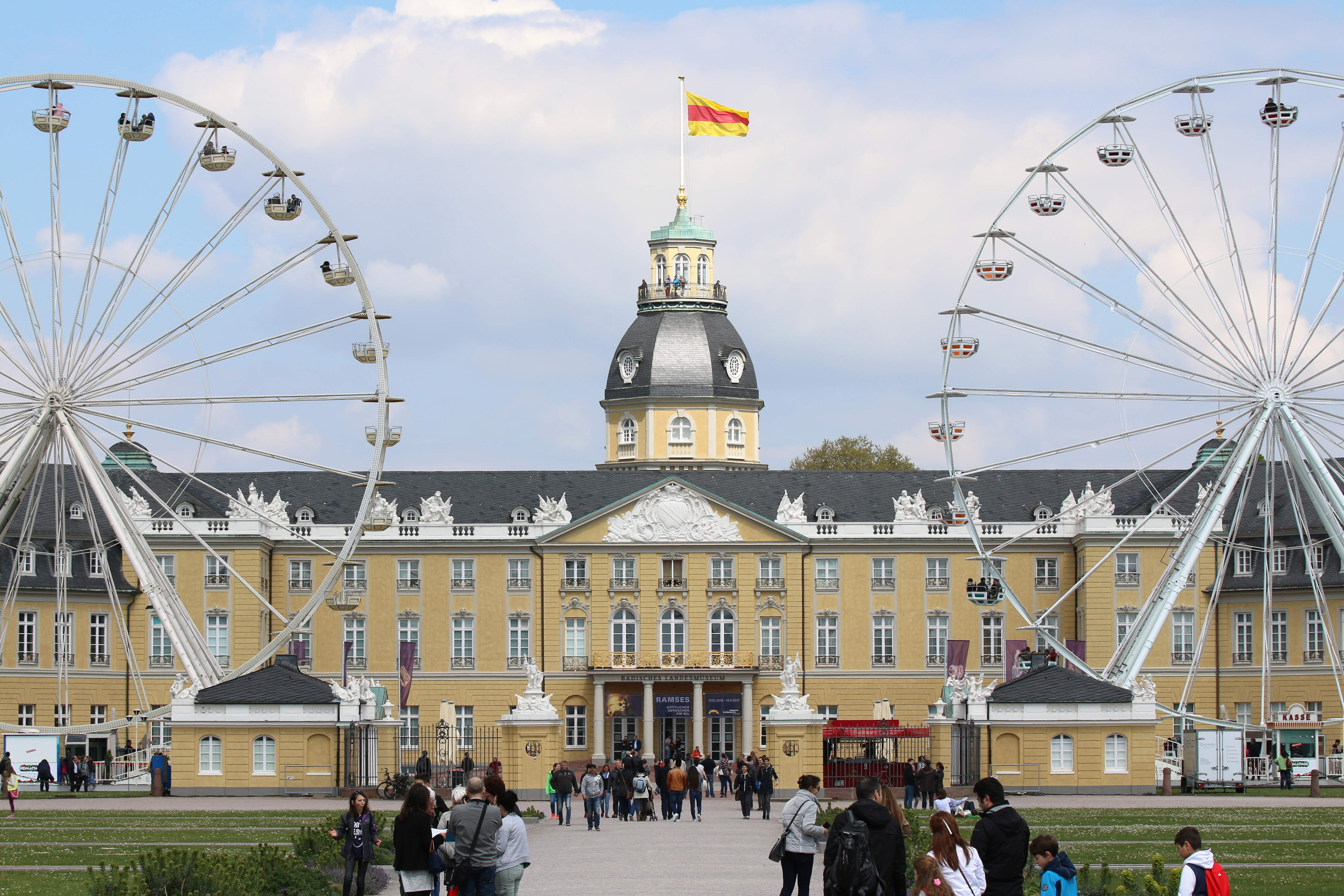 Das Badische Landesmuseum - natürlich mit der Badischen Fahne
