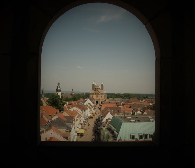 Speyer. Blick aus dem Altpörtl zum DOM