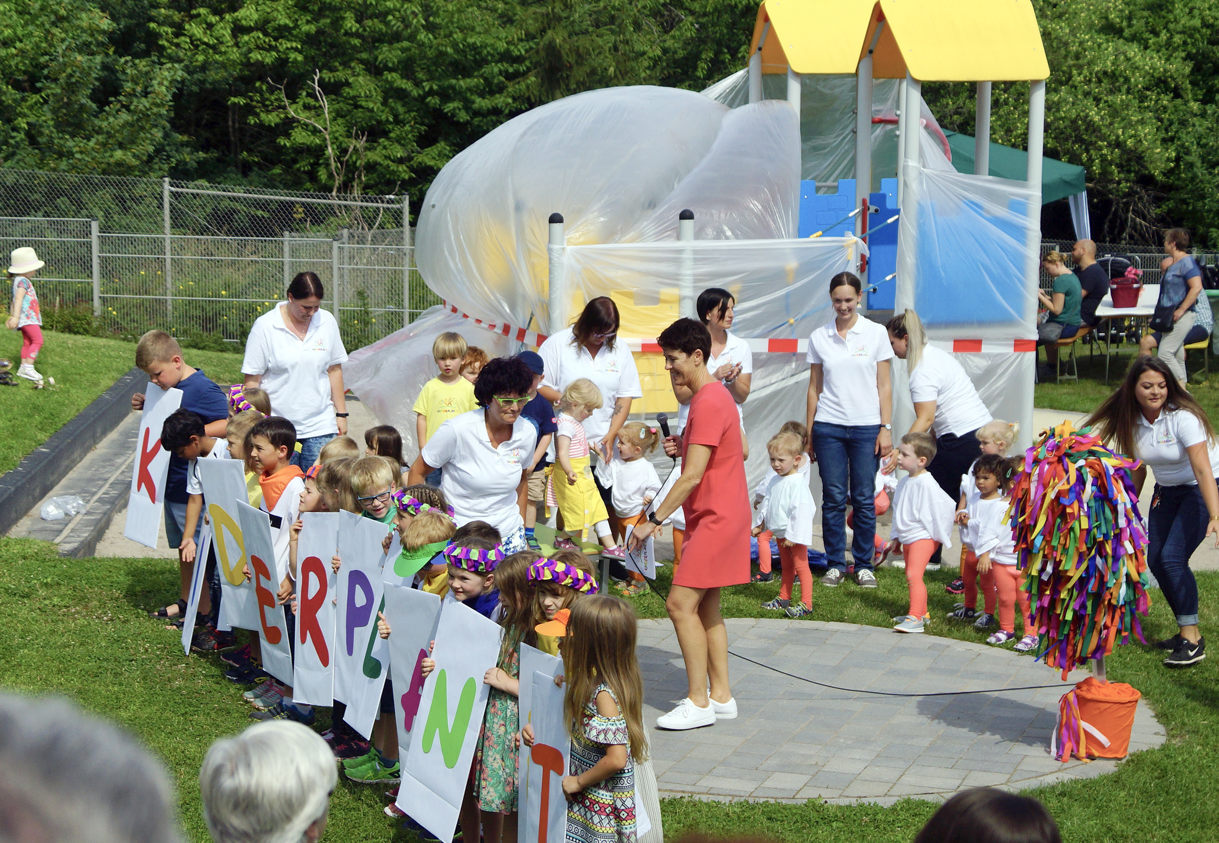 Bei schönem Wetter feierten kleine und große Gäste ein gelungenes Sommerfest