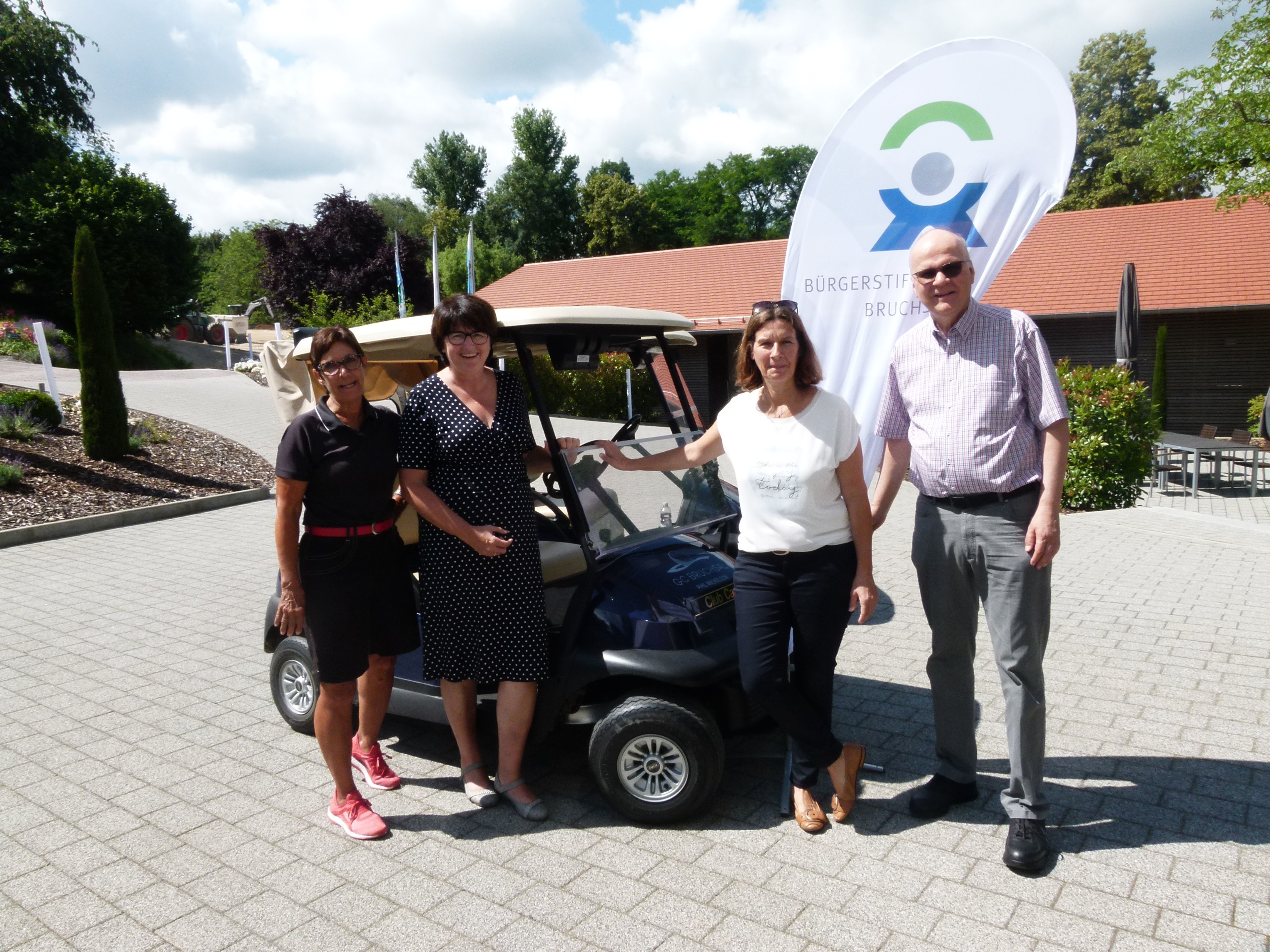 Mit Golfturnier Bürgerstiftung unterstützt:
Uschi Nagel, Initiatorin und Organisatorin vom Golfclub Bruchsal, Oberbürgermeisterin und Schirmherrin Cornelia Petzold-Schick, Dorothee Eckes und Gilbert Bürk vom Vorstand der Bürgerstiftung Bruchsal (art)
