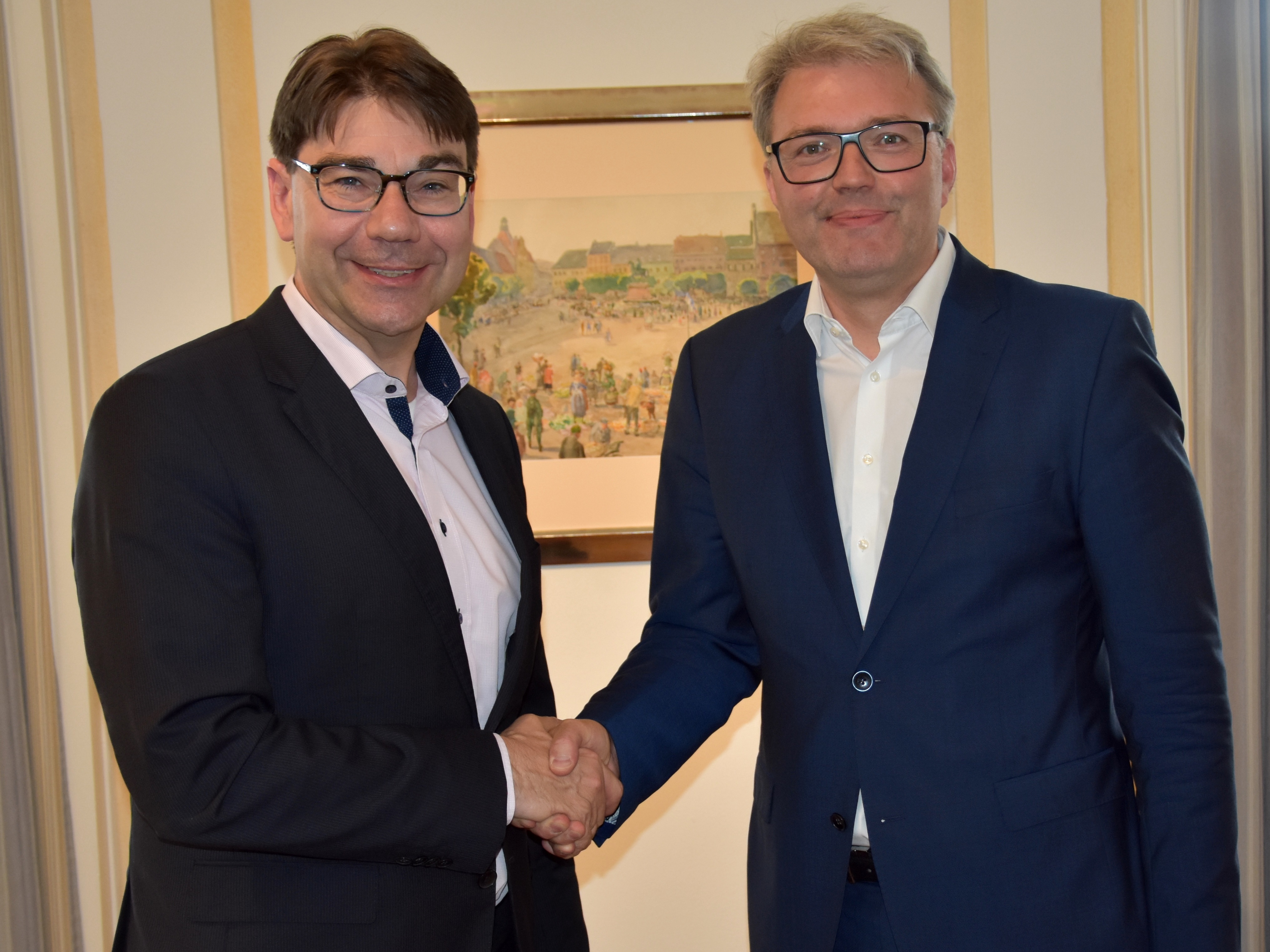 OB Thomas Hirsch (l.) empfing LMK-Direktor Marc Jan Eumann zum gemeinsamen Austausch im Landauer Rathaus.