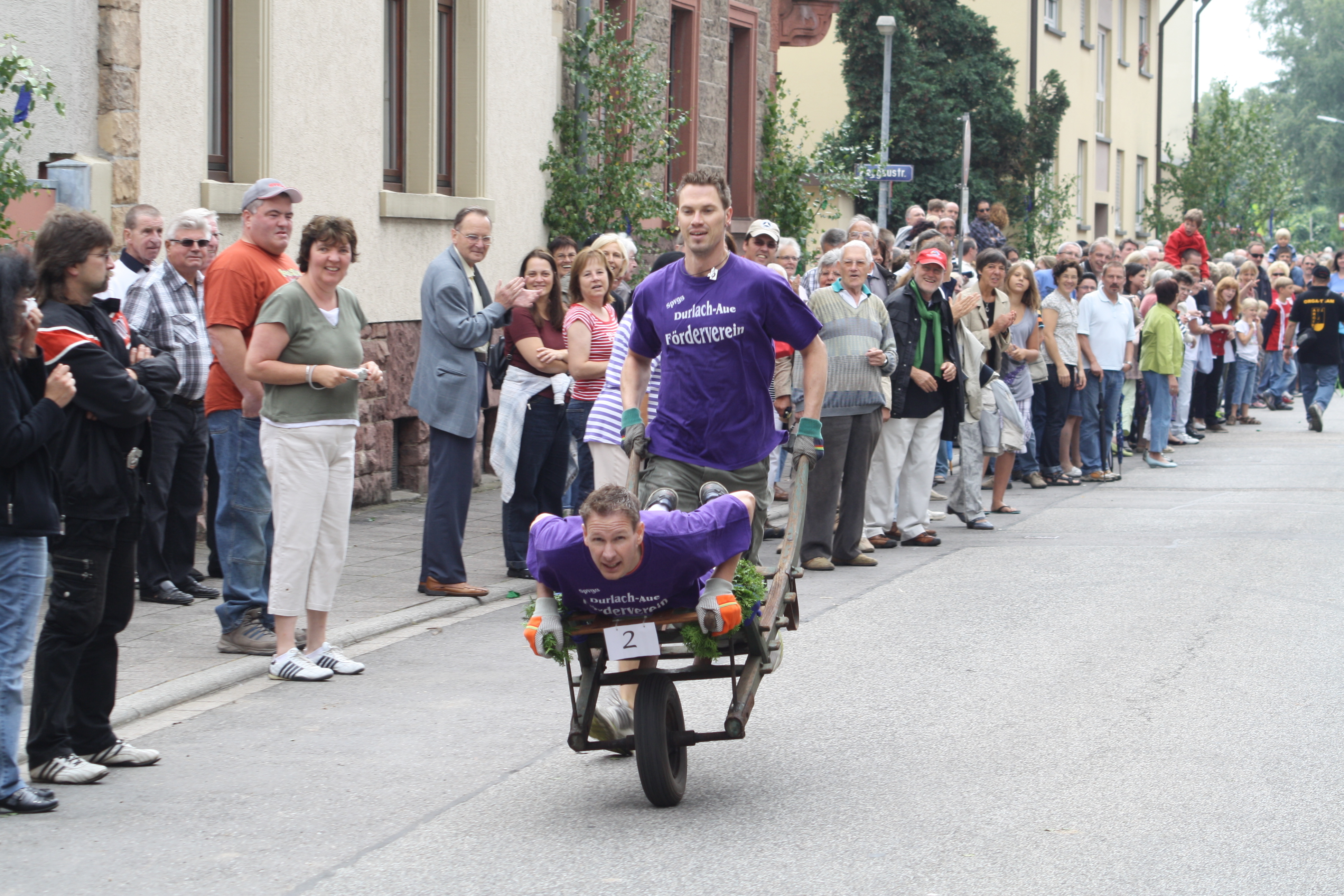 Schubkarrenrennen in Aue