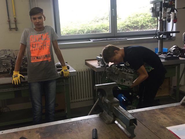 Welcher Beruf ist der richtige für mich? Im Werkstattcamp kann man gleich mehrere mögliche Ausbildungsberufe ausprobieren. | Foto: ps
