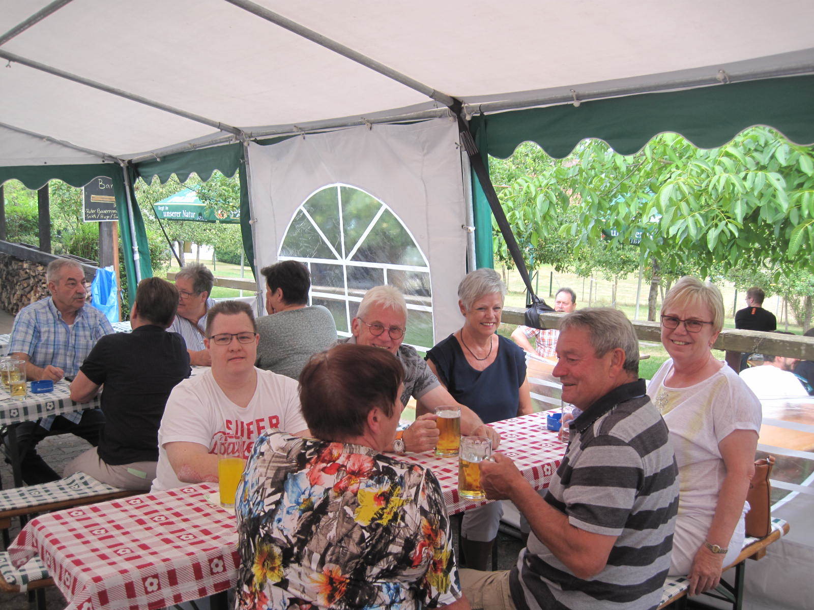 In gemütlicher Runde verbrachten die Besucher des Gartenfestes ein paar schöne Stunden