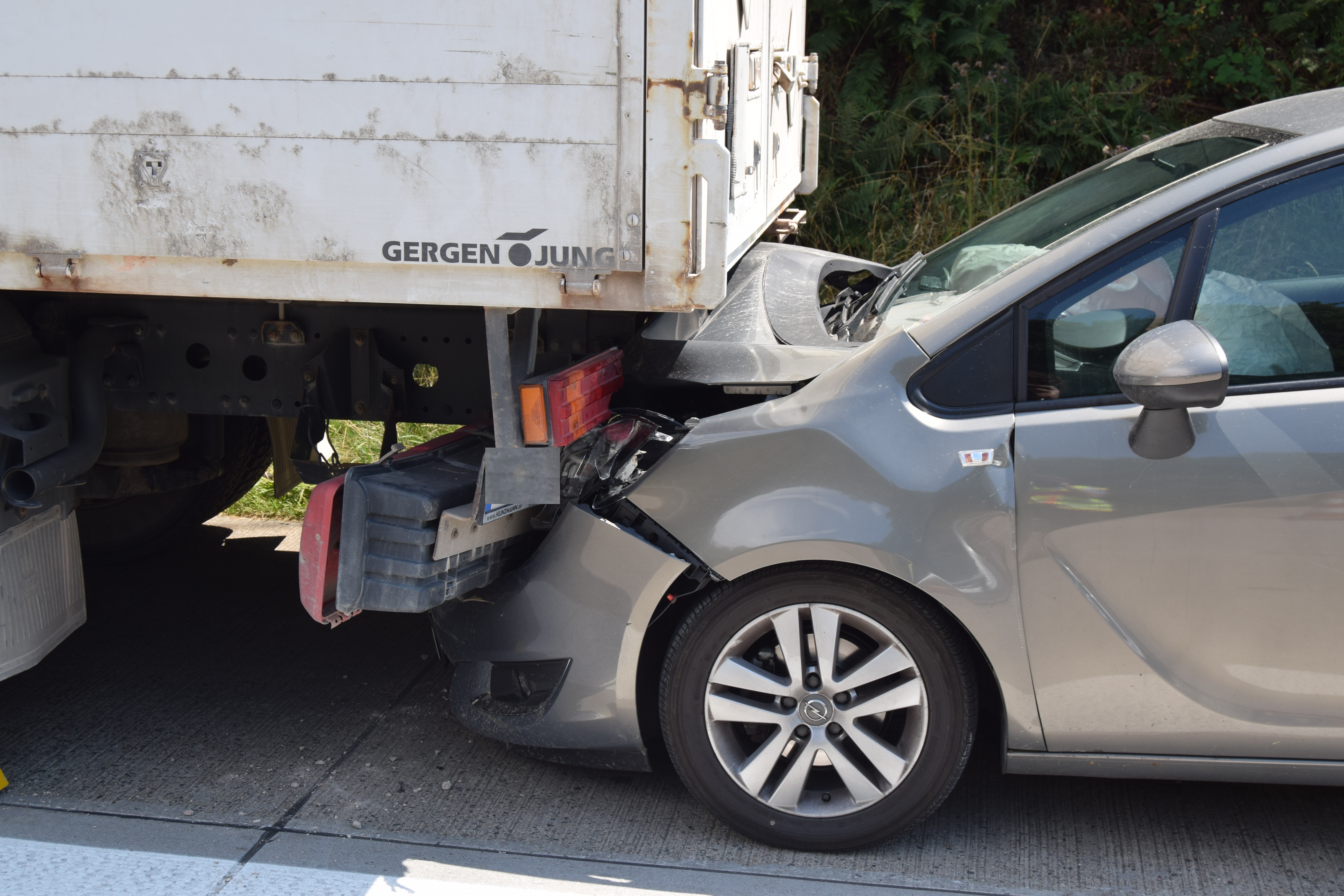 Verkeilte Fahrzeuge auf der Ag
