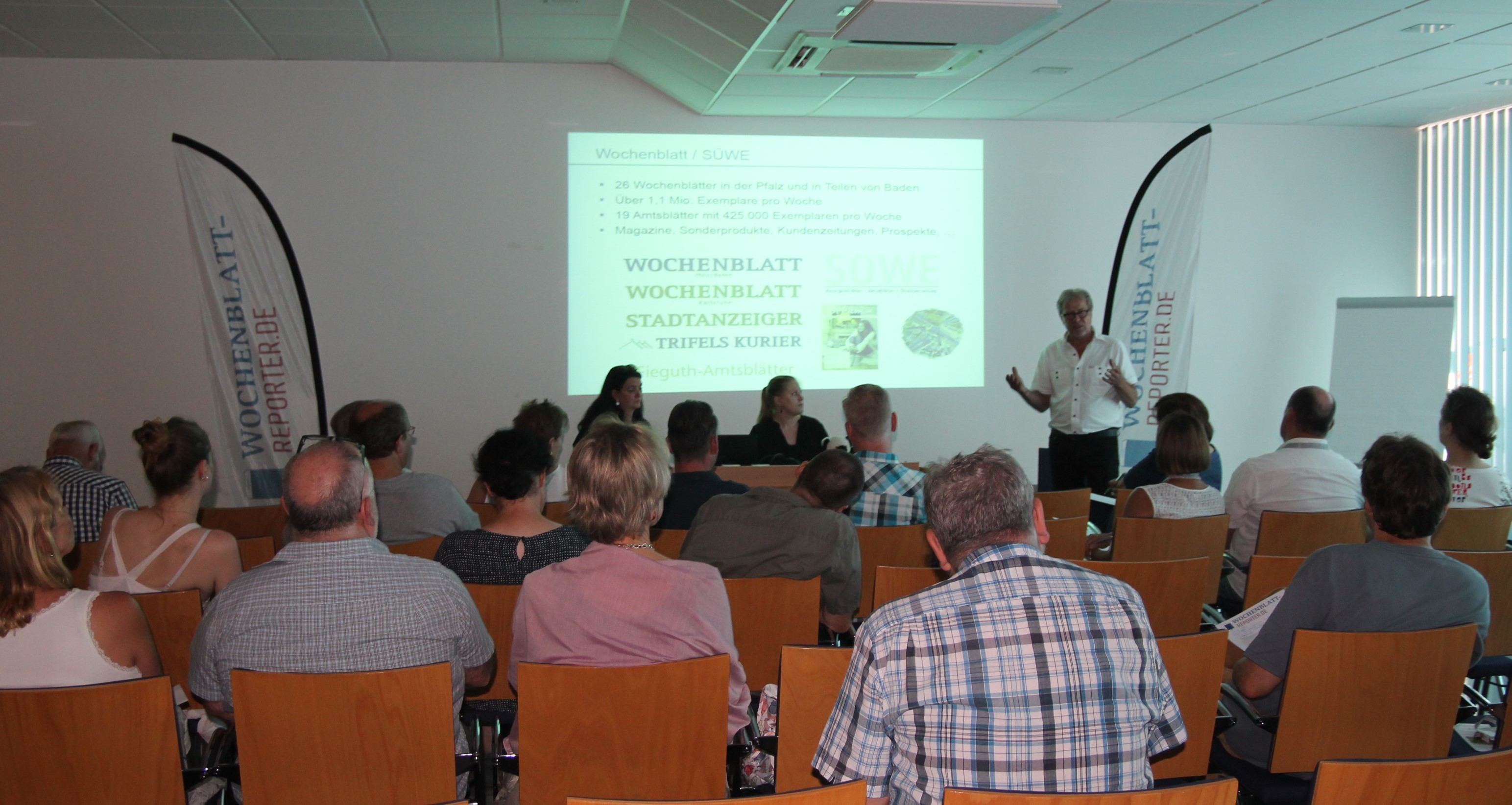Multiplikatoren aus allen Bereichen ehrenamtlichen Engagements sowie aus den Verwaltungen kamen zur Infoveranstaltung ins Bürgerzentrum.