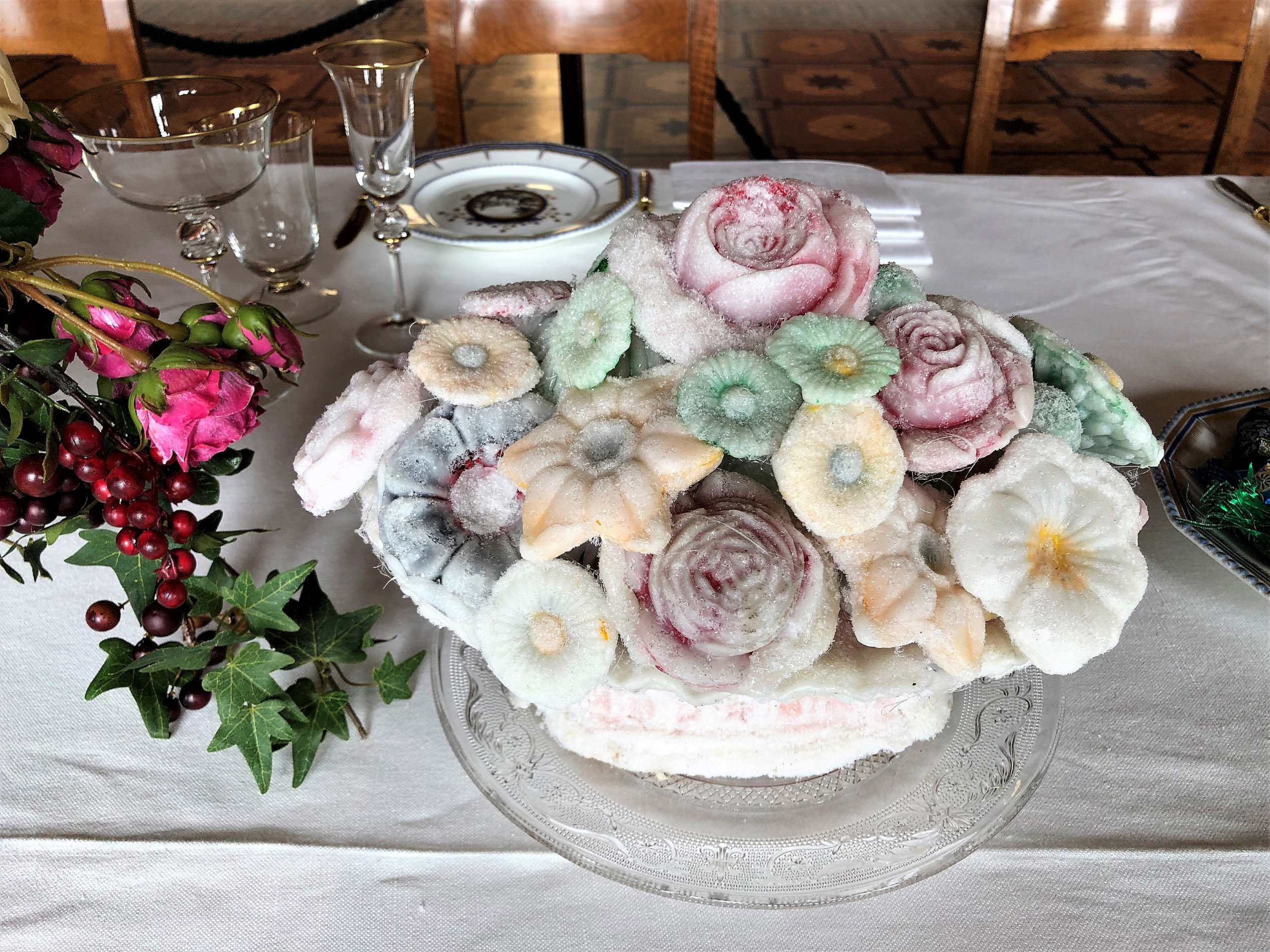Eiskorb mit Blüten.