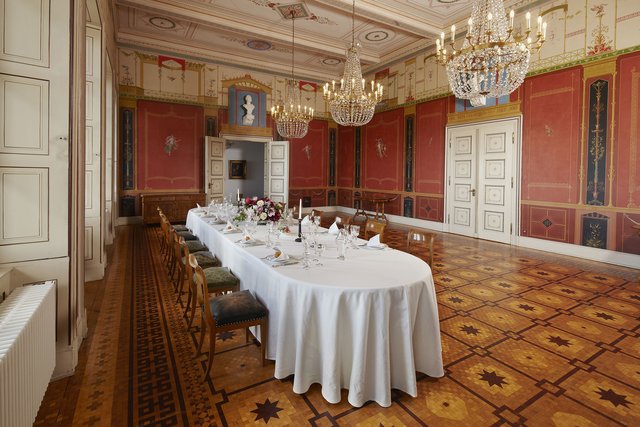 Gedeckte Tafel Schloss Villa Ludwigshöhe.